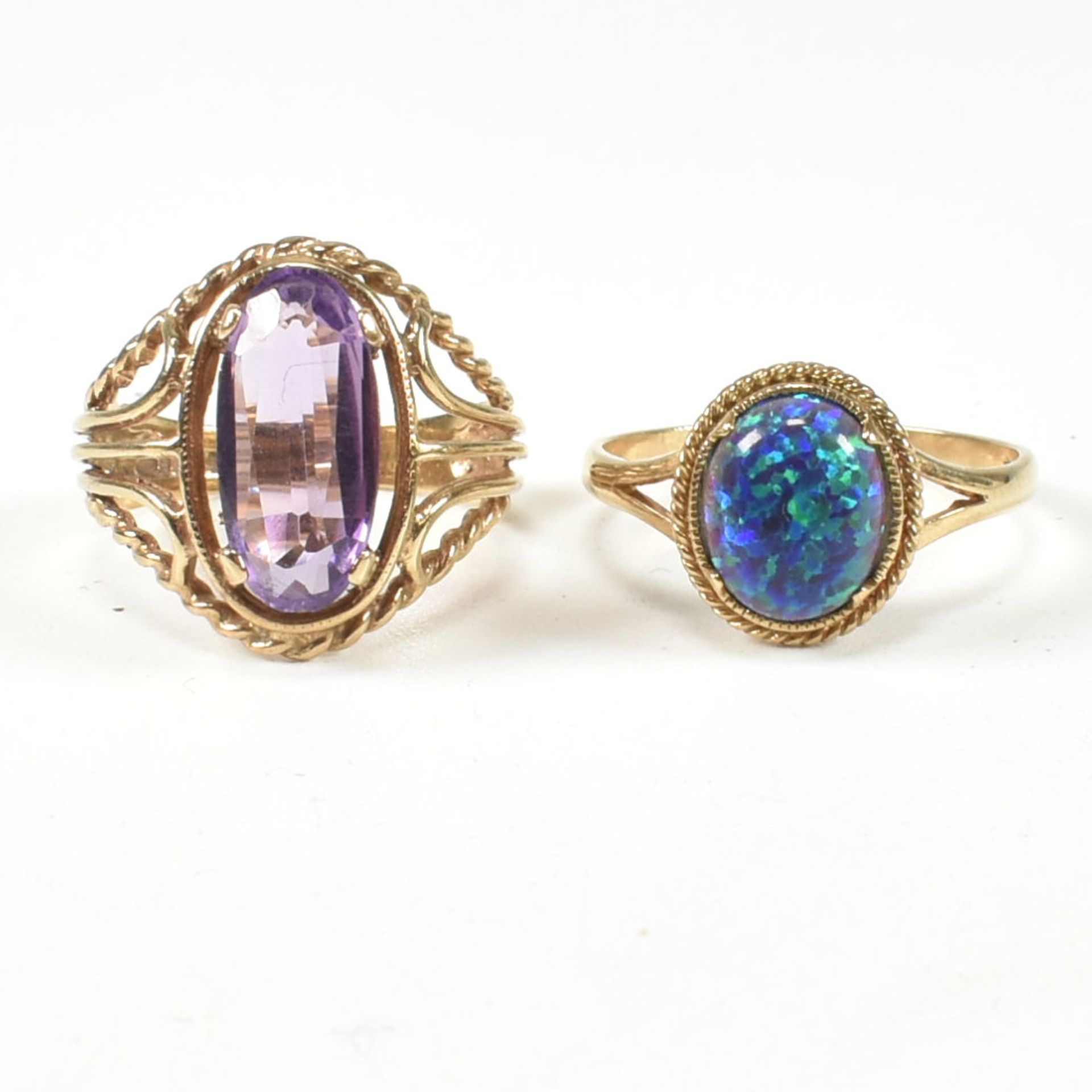 HALLMARKED 9CT GOLD & AMETHYST RING & HALLMARKED 9CT GOLD & SYNTHETIC OPAL RING