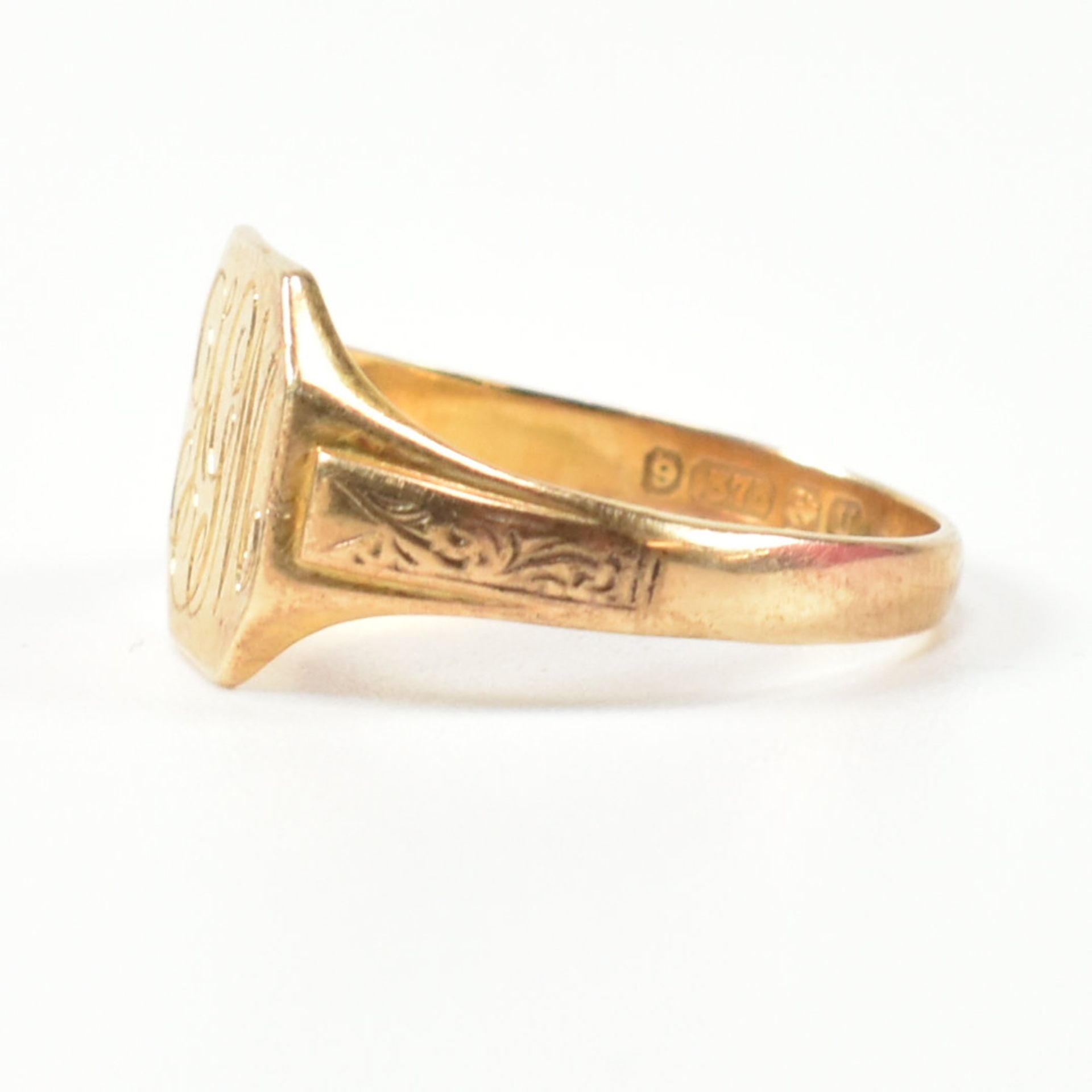 HALLMARKED 9CT GOLD ENGRAVED SIGNET RING - Image 3 of 8