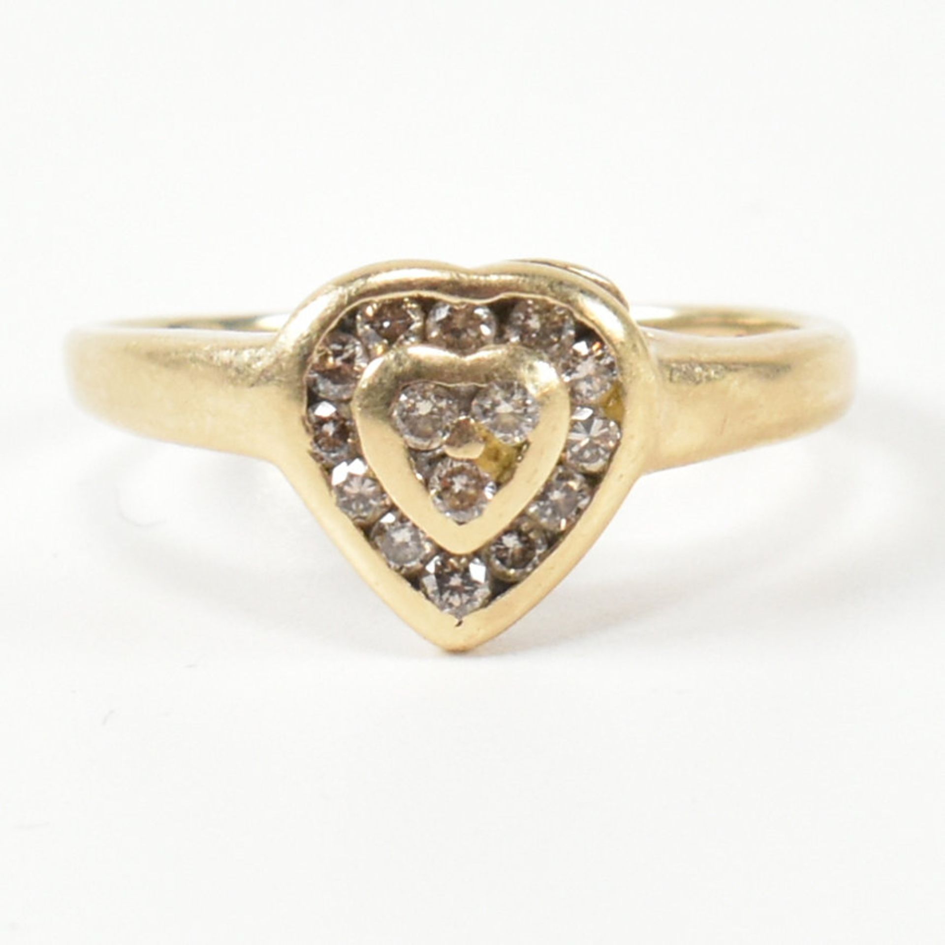 HALLMARKED 9CT GOLD & DIAMOND HEART CLUSTER RING - Image 9 of 9