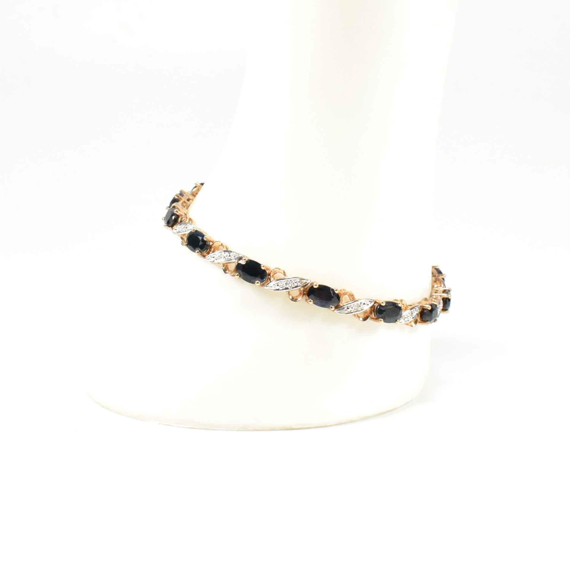 9CT GOLD, SAPPHIRE & DIAMOND LINE BRACELET - Bild 9 aus 10