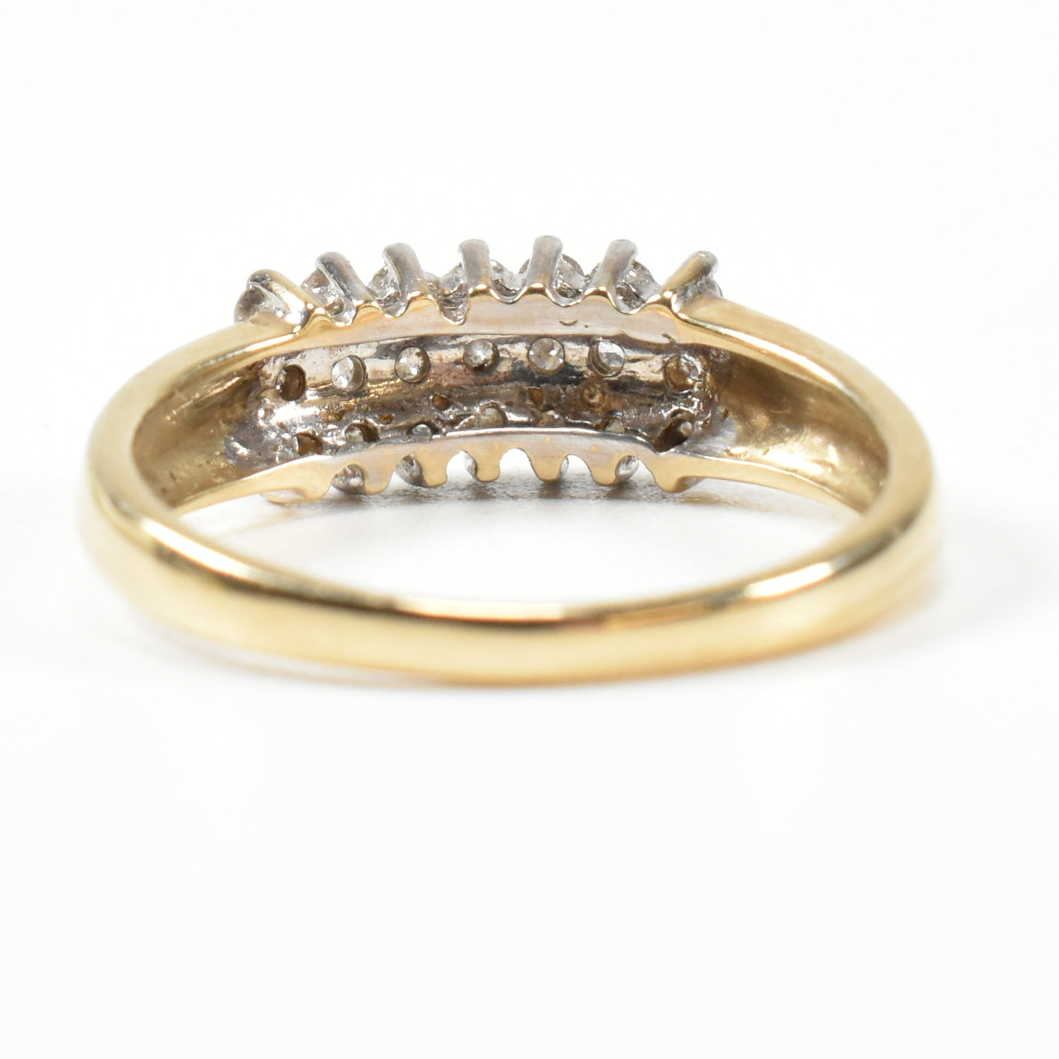 9CT GOLD & DIAMOND CLUSTER RING - Image 3 of 9