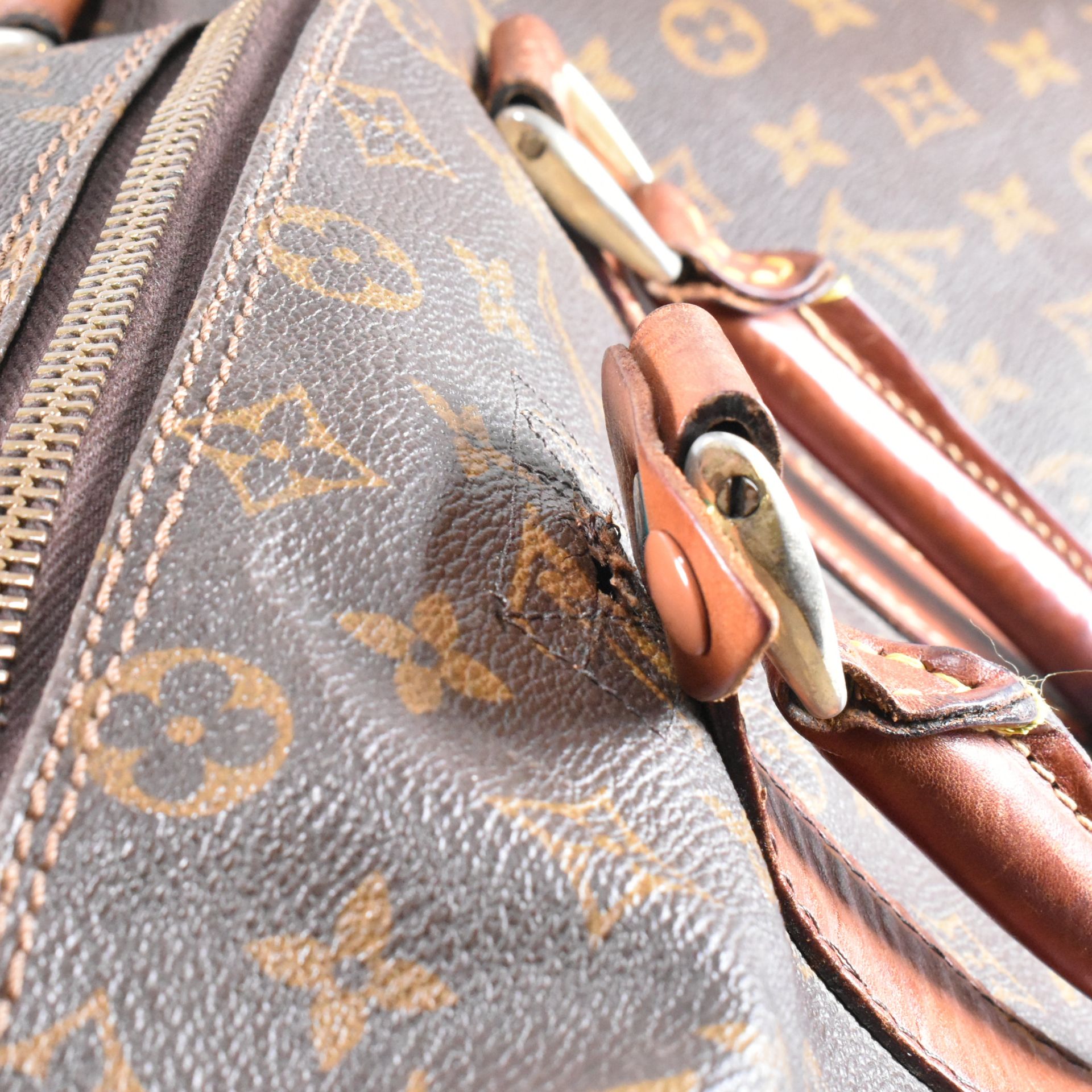 LOUIS VUITTON KEEPALL BANDOULIERE 55 MONOGRAM TRAVEL BAG - Image 8 of 14