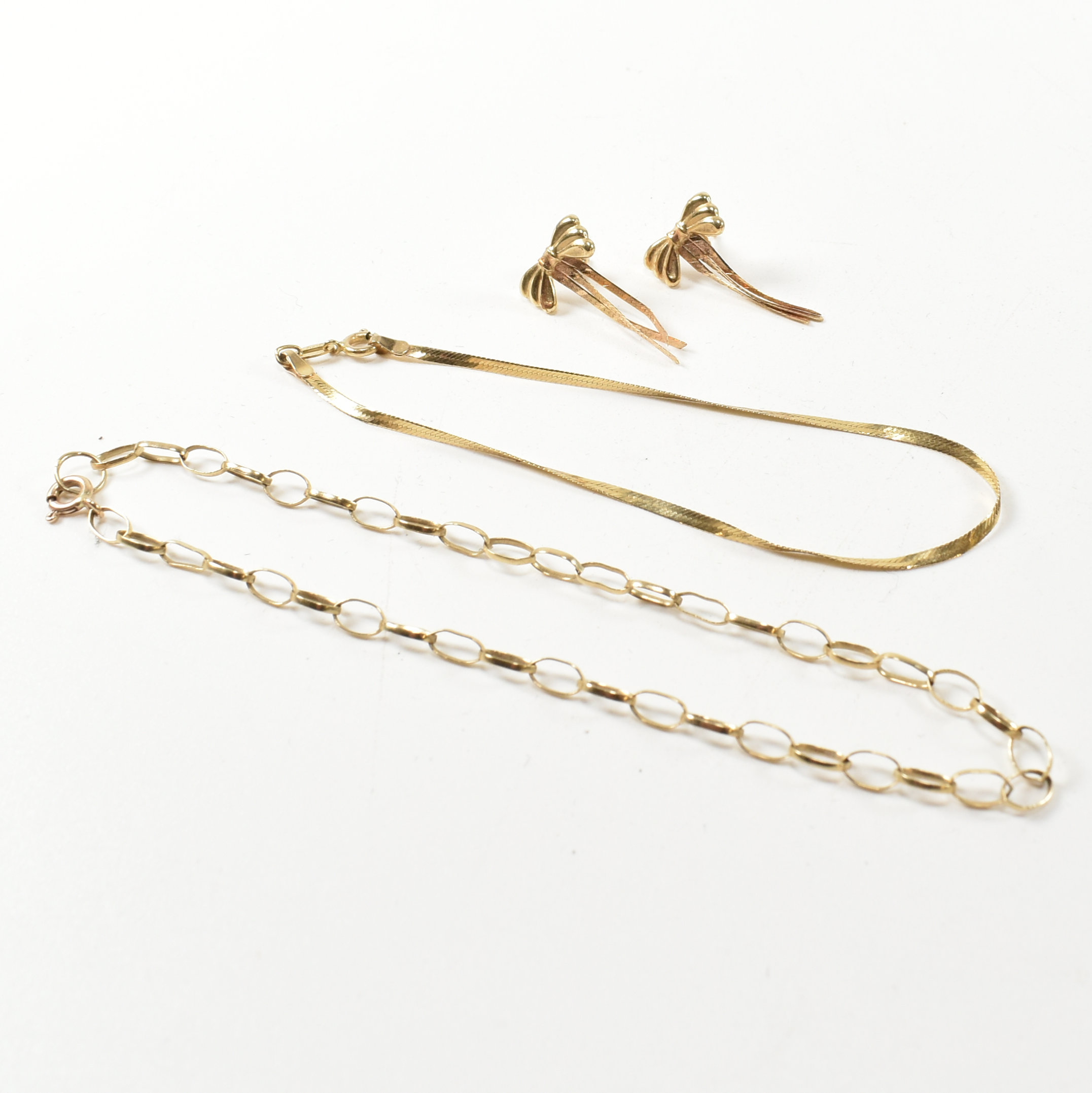 9CT GOLD SNAKE CHAIN BOW EARRINGS & TWO 9CT GOLD BRACELETS - Image 2 of 6