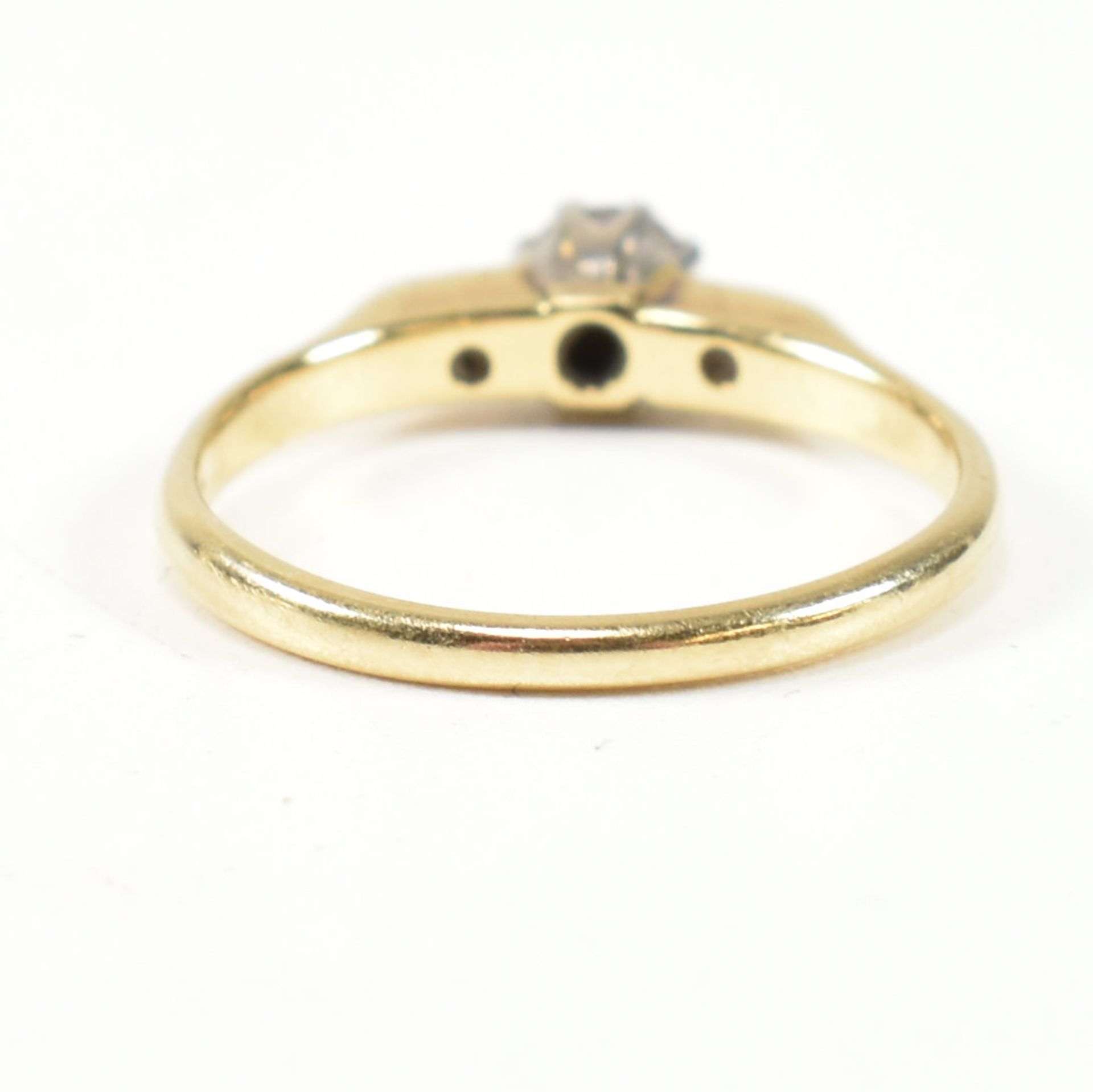 18CT GOLD & DIAMOND SOLITAIRE RING - Image 6 of 8