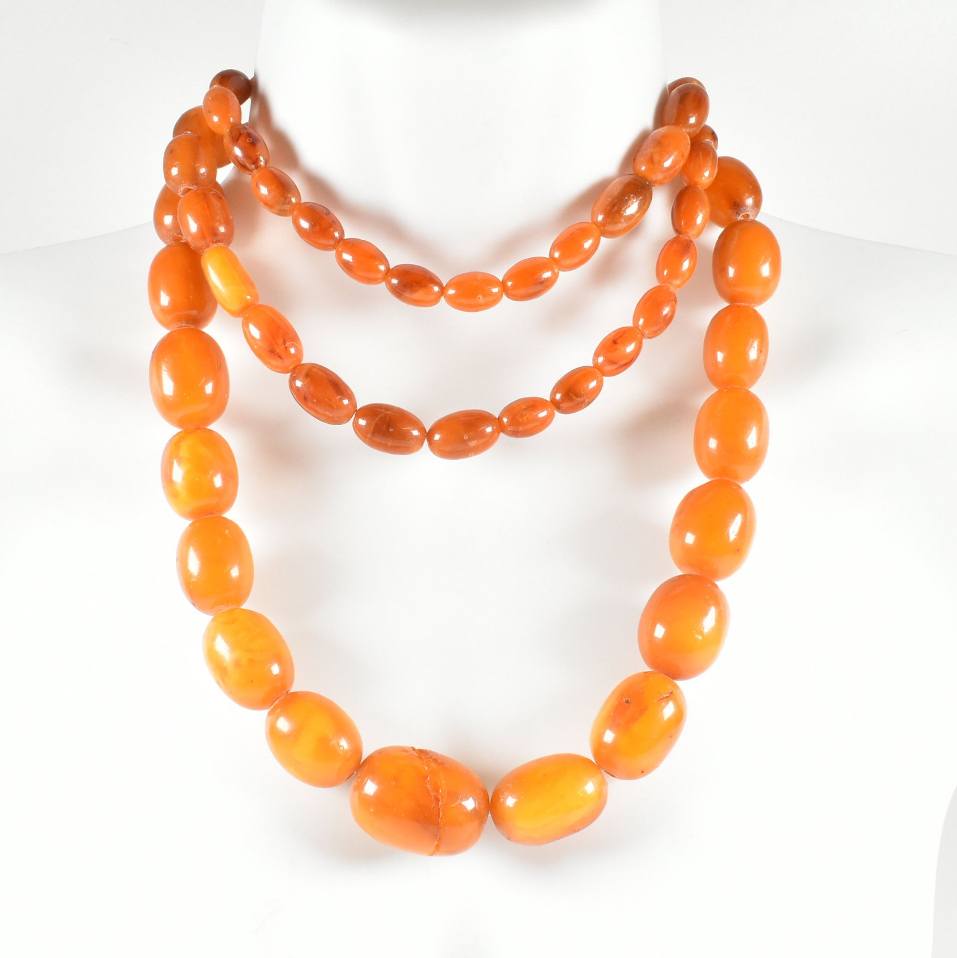 VINTAGE AMBER BEAD NECKLACE - Image 2 of 12