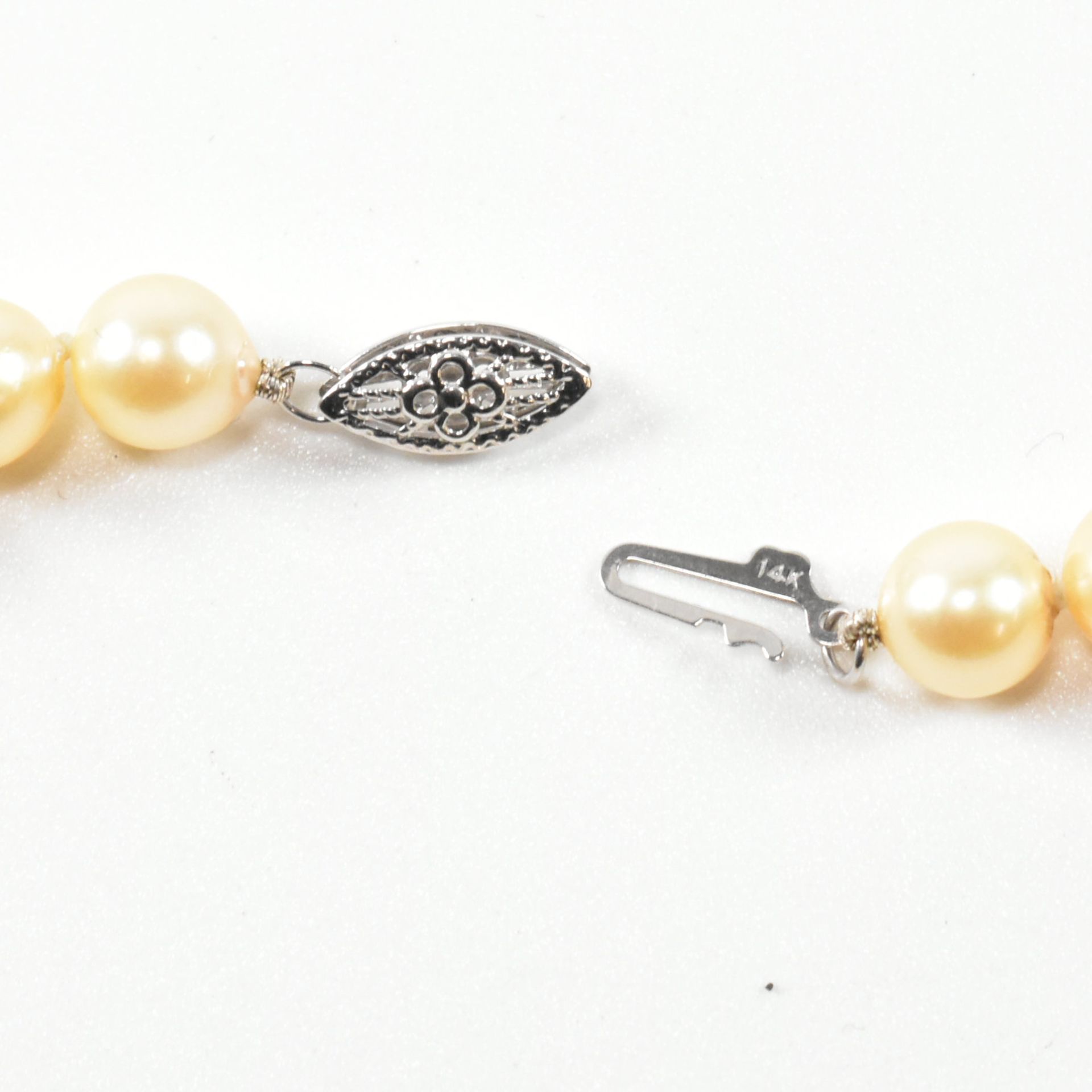 14CT WHITE GOLD & CULTURED PEARL NECKLACE - Image 2 of 5