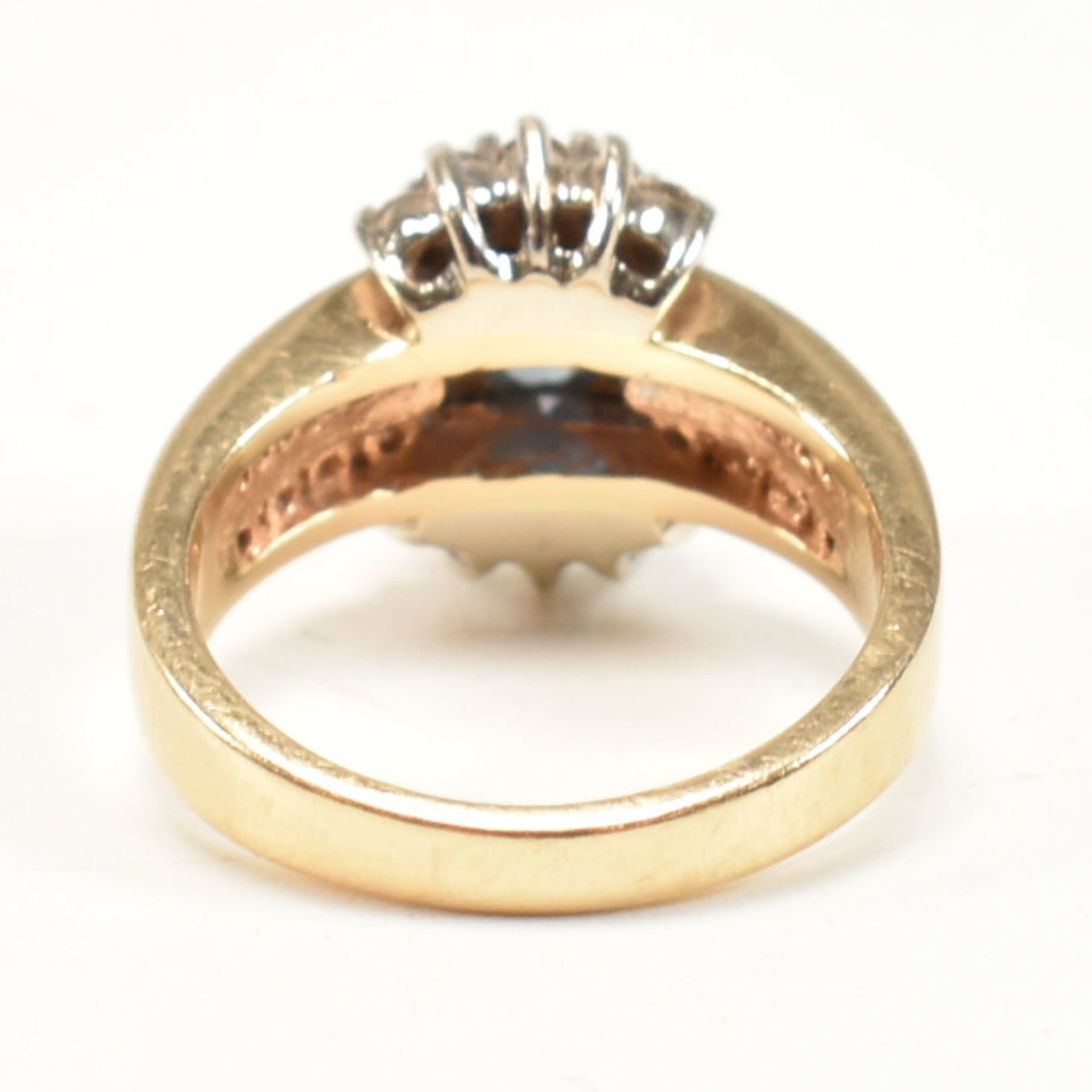 14CT GOLD & SAPPHIRE & DIAMOND CLUSTER RING - Image 5 of 7