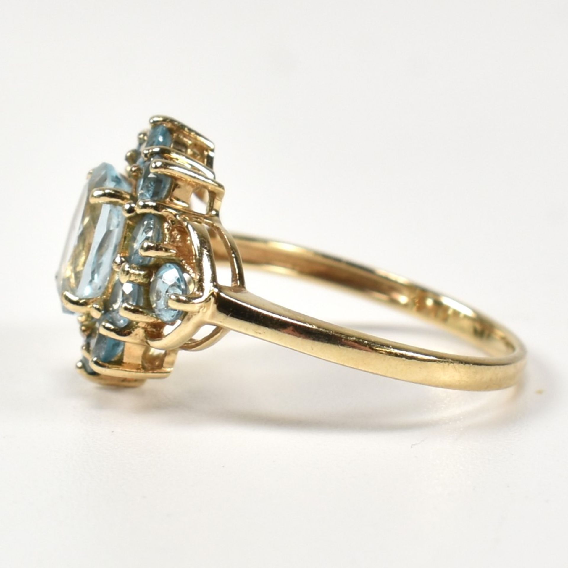 HALLMARKED 9CT GOLD & TOPAZ CLUSTER RING - Image 6 of 8