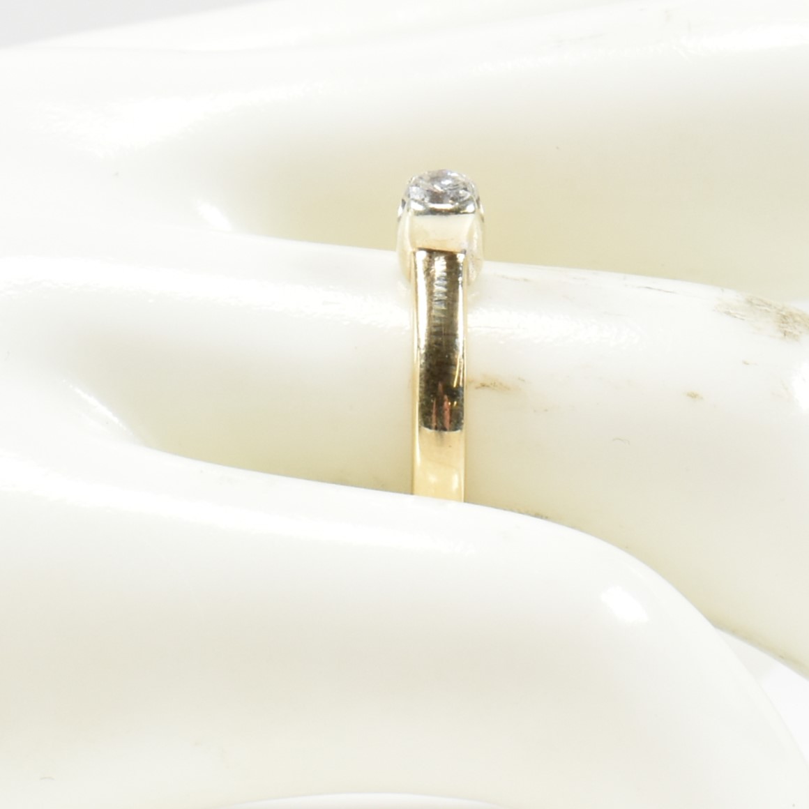 HALLMARKED 9CT GOLD & DIAMOND SOLITAIRE RING - Image 8 of 8