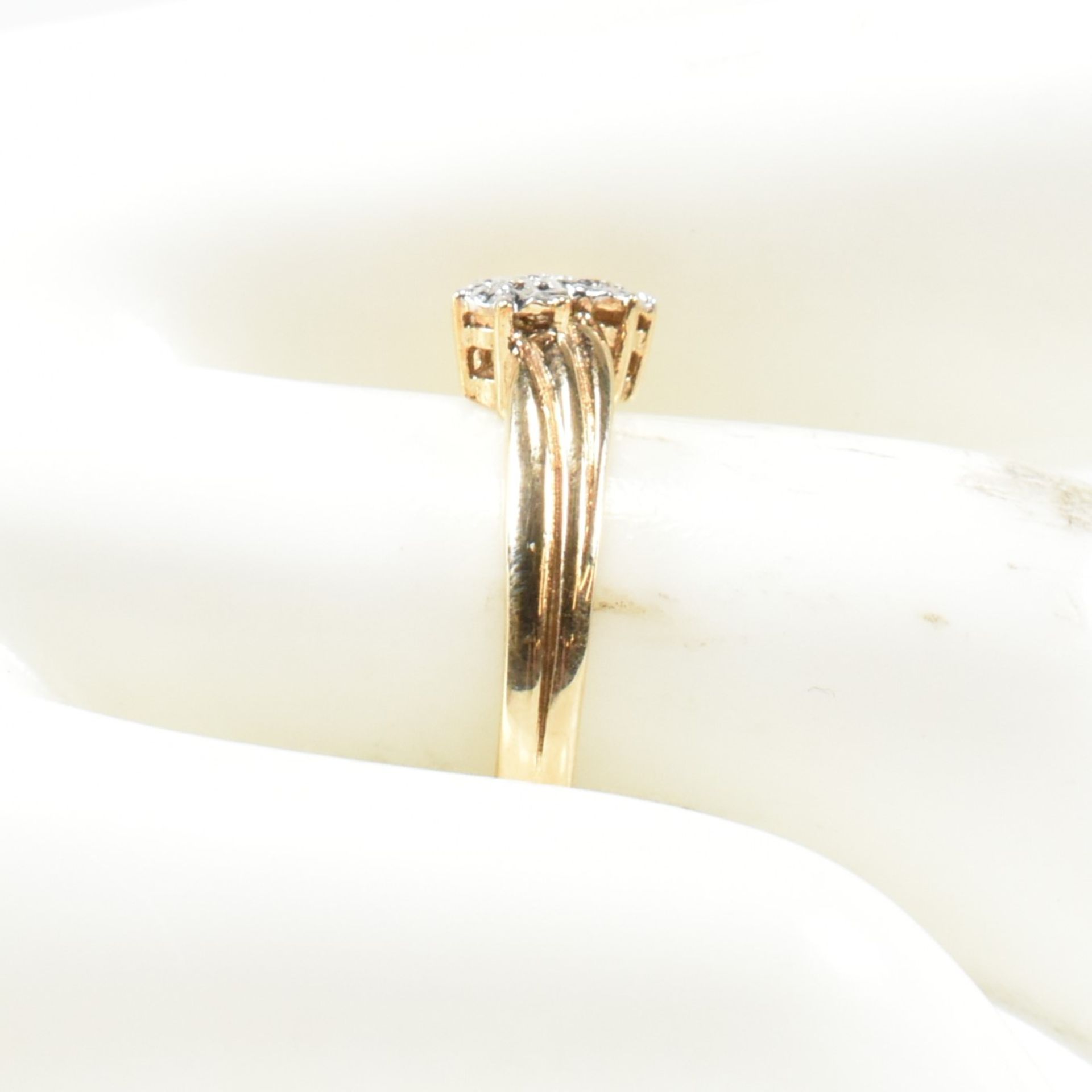 HALLMARKED 9CT GOLD & DIAMOND CROSSOVER RING - Bild 8 aus 9