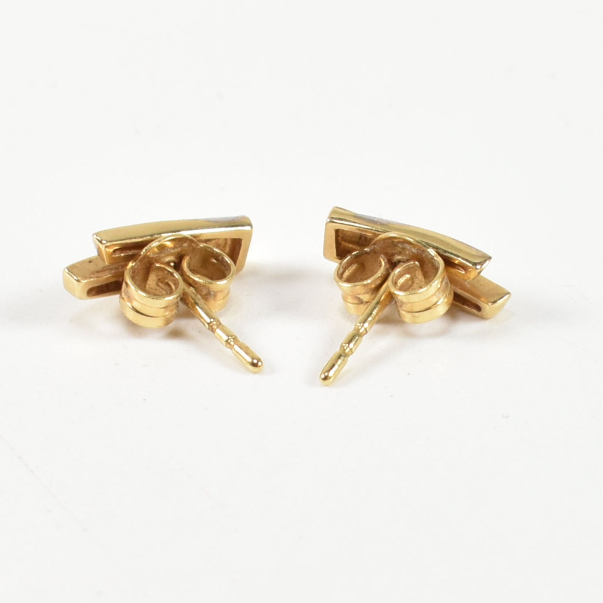 18CT GOLD & DIAMOND STUD EARRINGS - Image 3 of 4