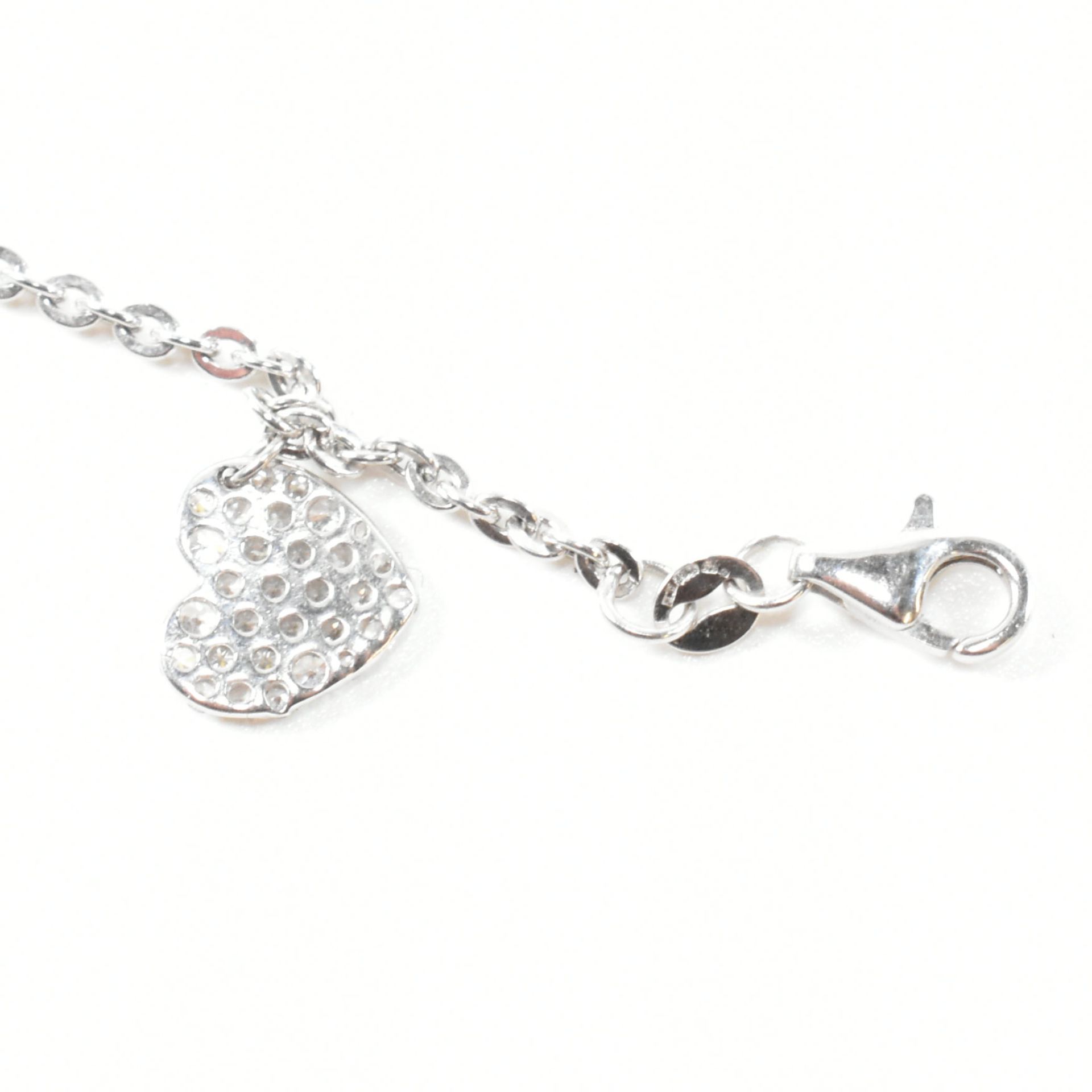 HALLMARKED 9CT WHITE GOLD & CZ HEART CHARM BRACELET - Bild 6 aus 6