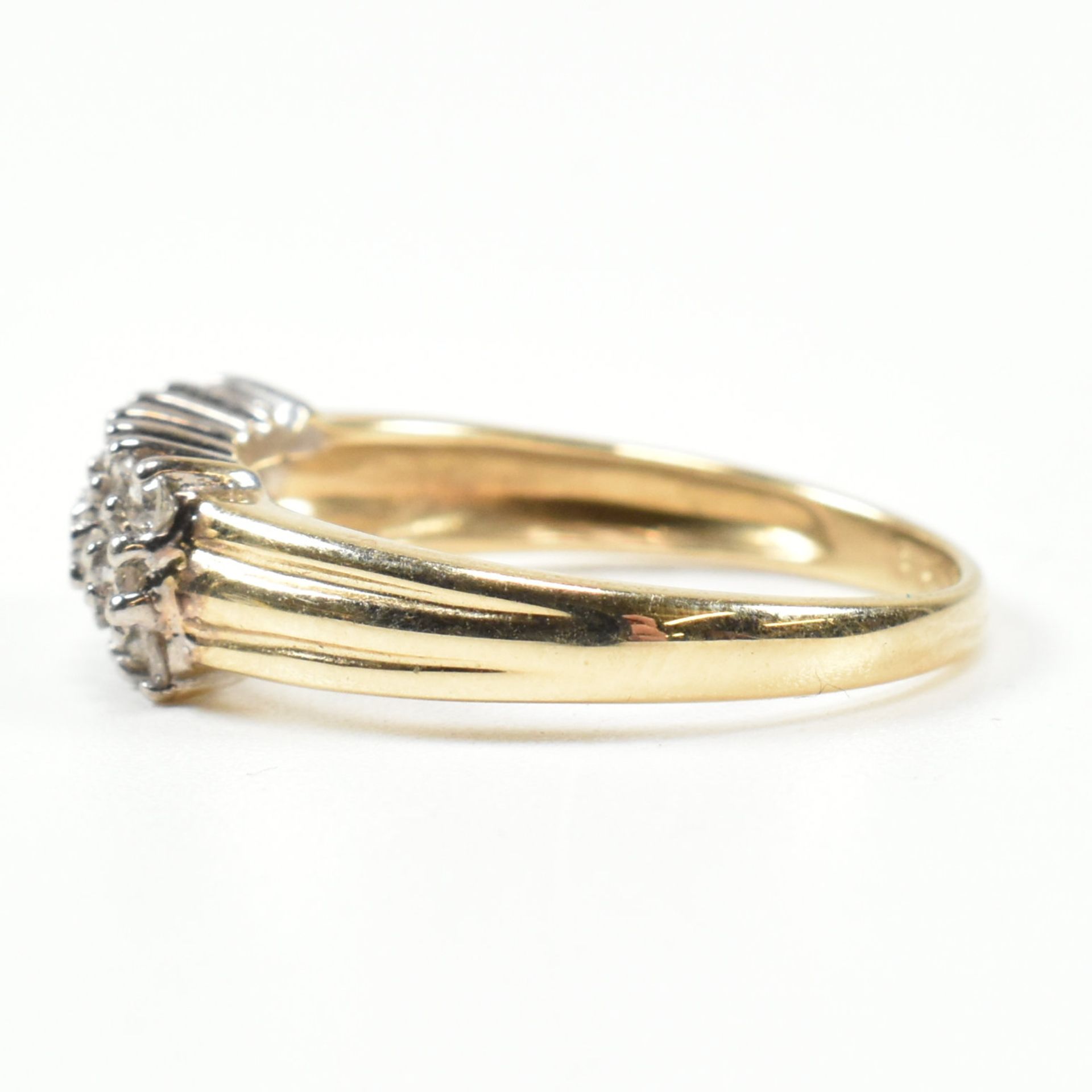 9CT GOLD & DIAMOND CLUSTER RING - Image 8 of 9