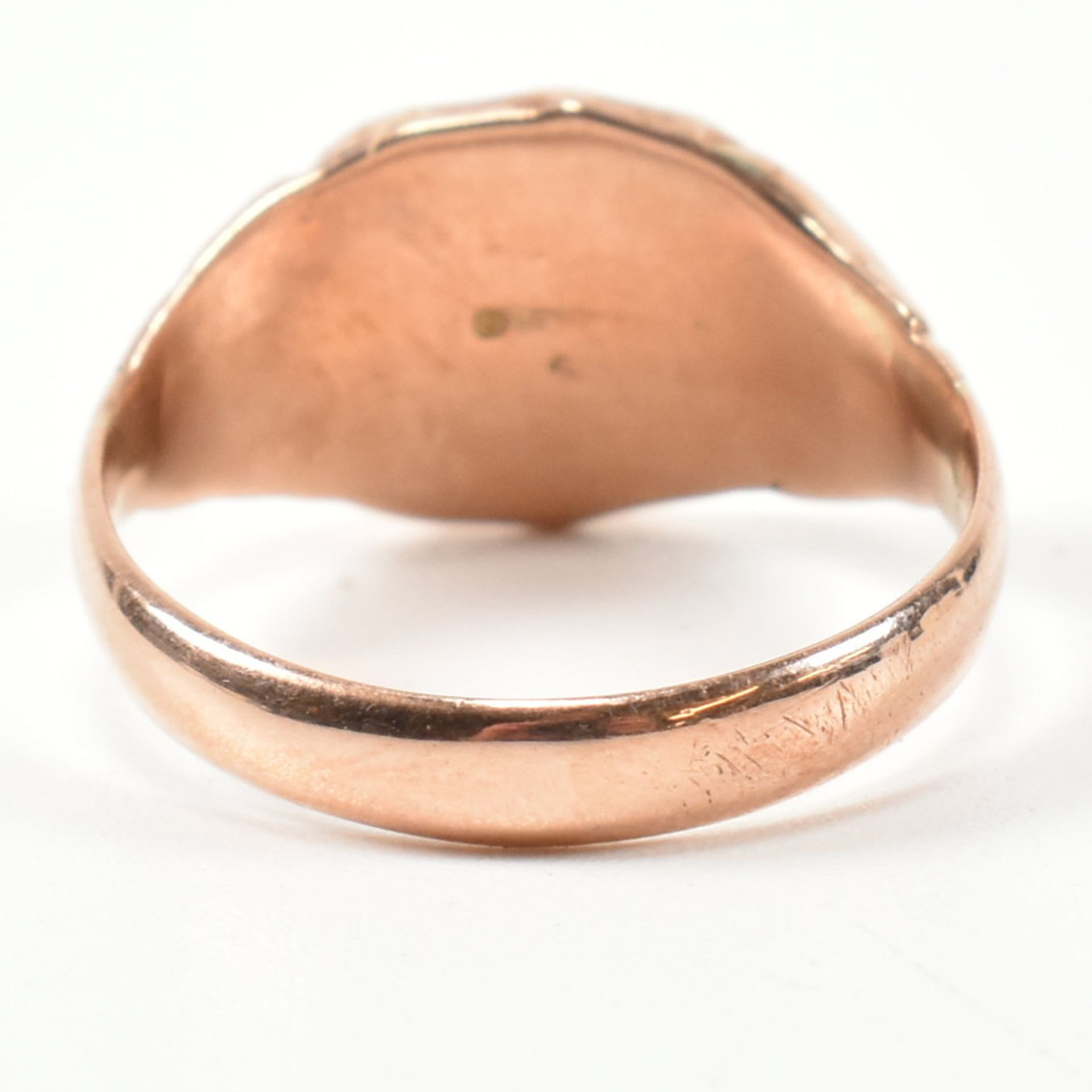 EARLY 20TH CENTURY HALLMARKED 9CT ROSE GOLD SHIELD SIGNET RING - Image 4 of 7