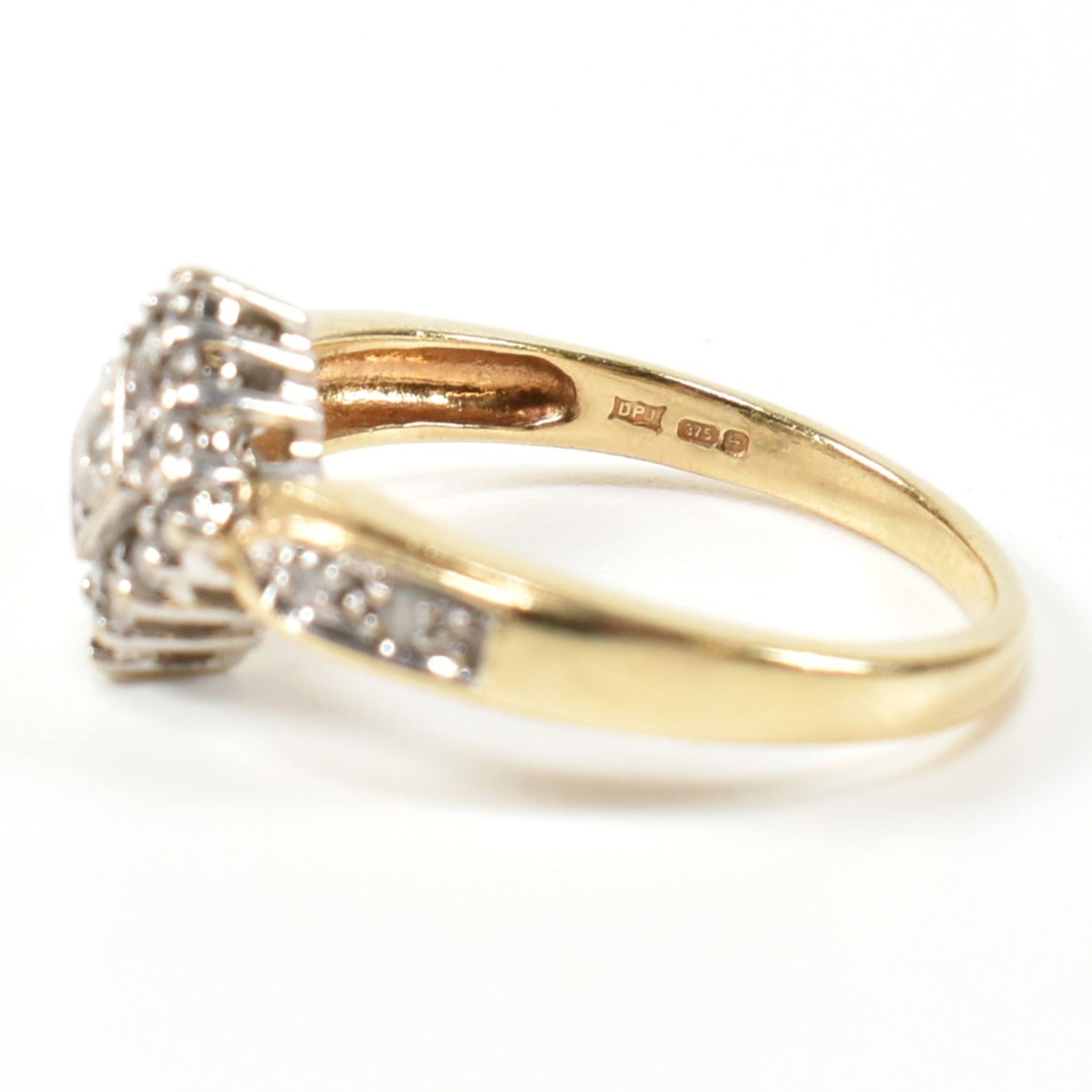 HALLMARKED 9CT GOLD & DIAMOND CLUSTER RING - Image 8 of 9