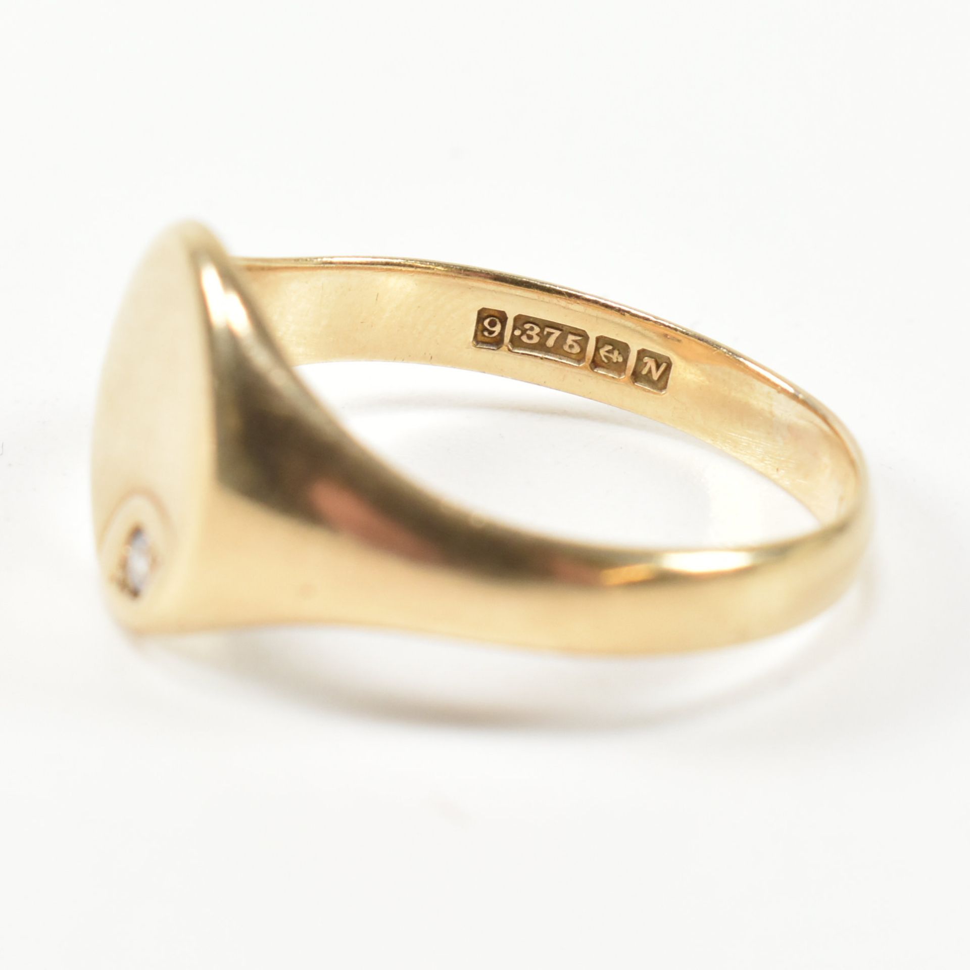 HALLMARKED 9CT GOLD & CZ SIGNET RING - Image 9 of 10