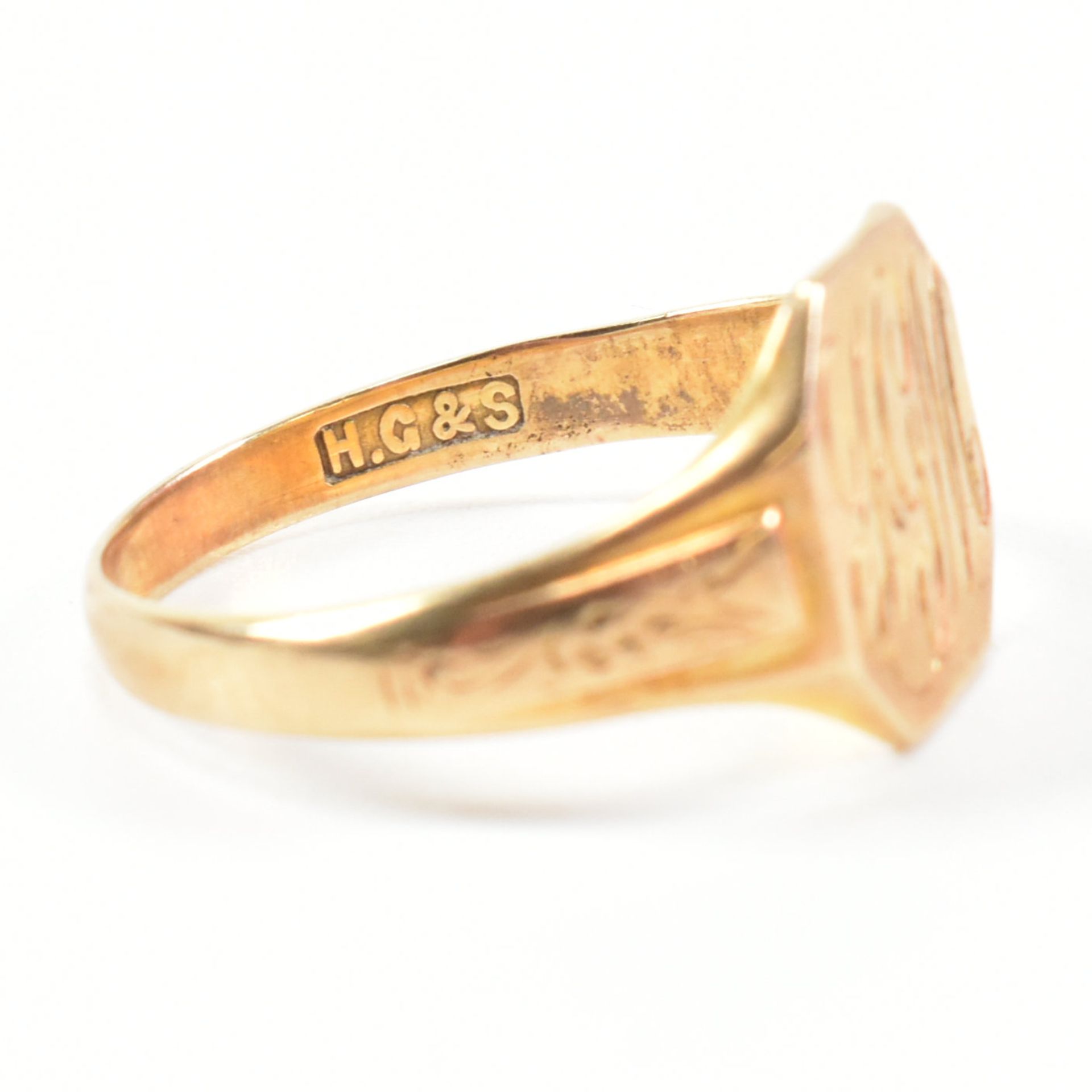 HALLMARKED 9CT GOLD ENGRAVED SIGNET RING - Image 8 of 8