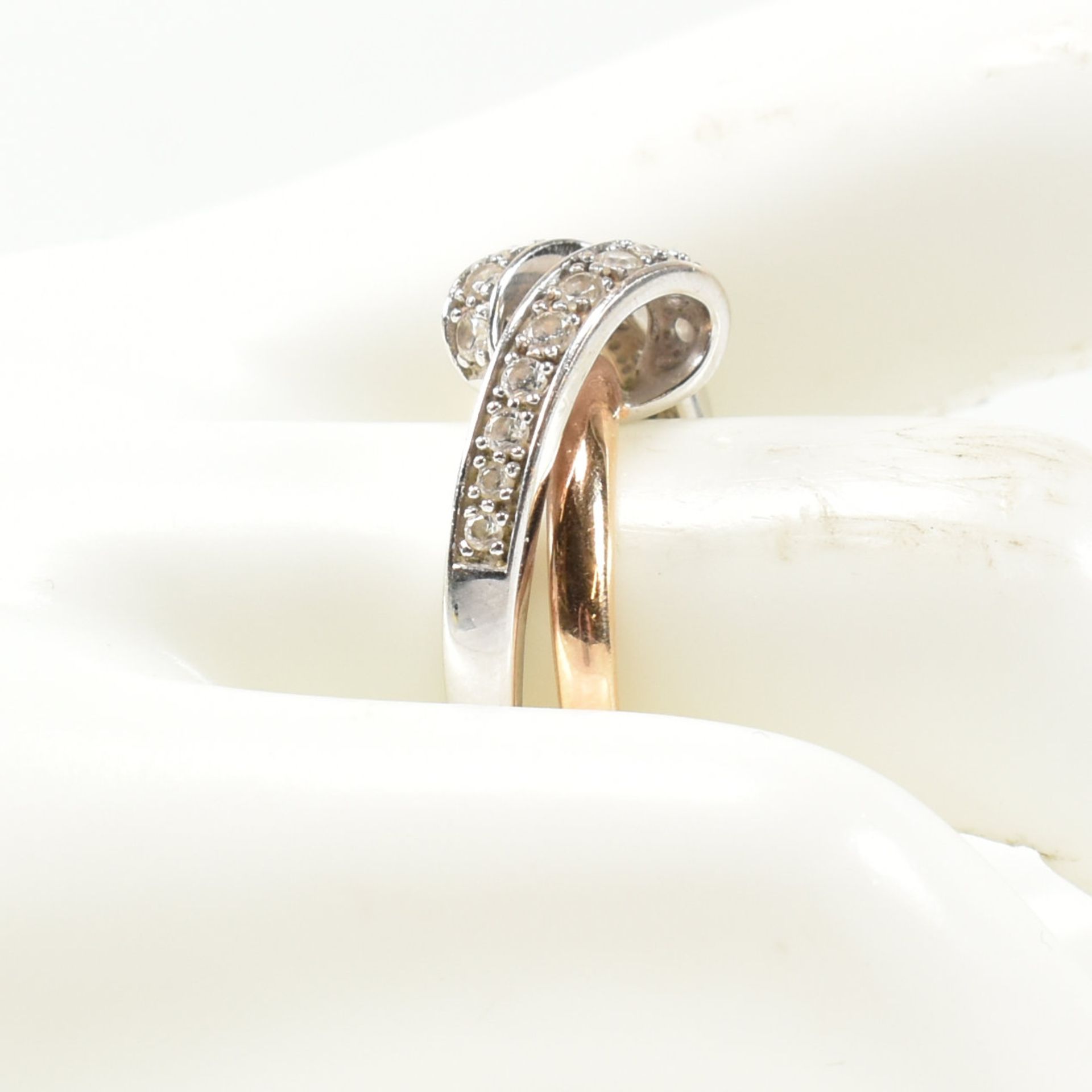 14CT WHITE & ROSE GOLD & CZ TWIST RING - Image 9 of 9