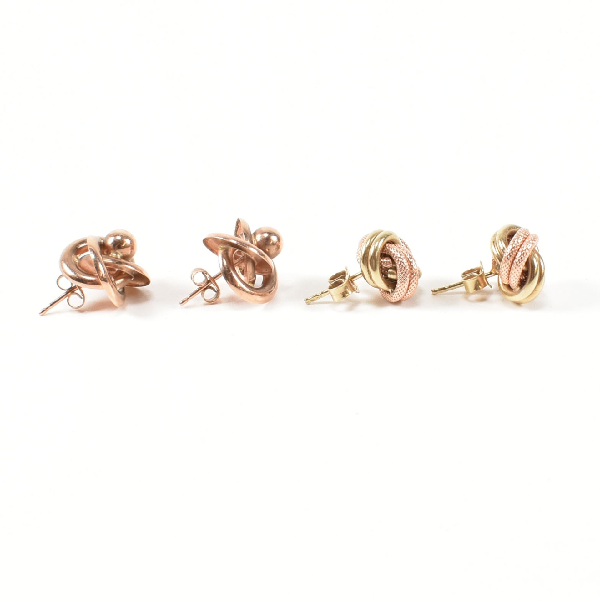 TWO 9CT GOLD KNOT STUD EARRINGS - Image 4 of 5
