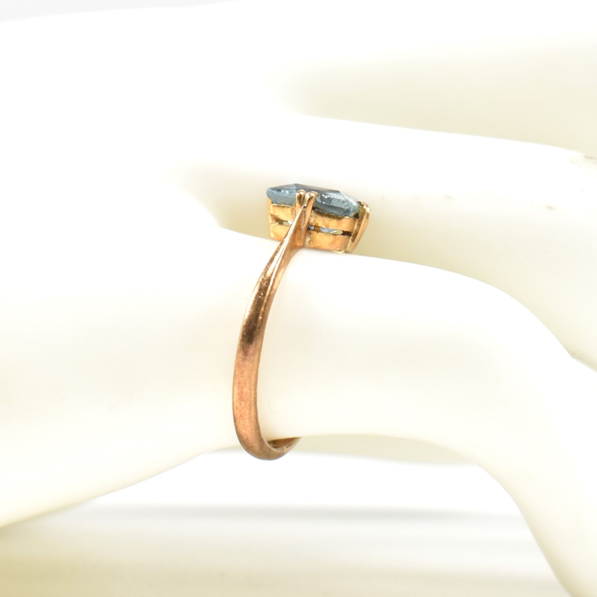 22CT GOLD & BLUE STONE RING - Bild 9 aus 9