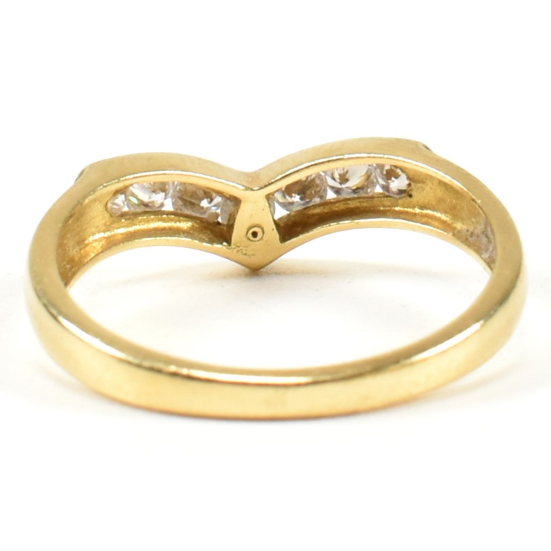 HALLMARKED 18CT GOLD & DIAMOND WISHBONE RING - Image 2 of 9