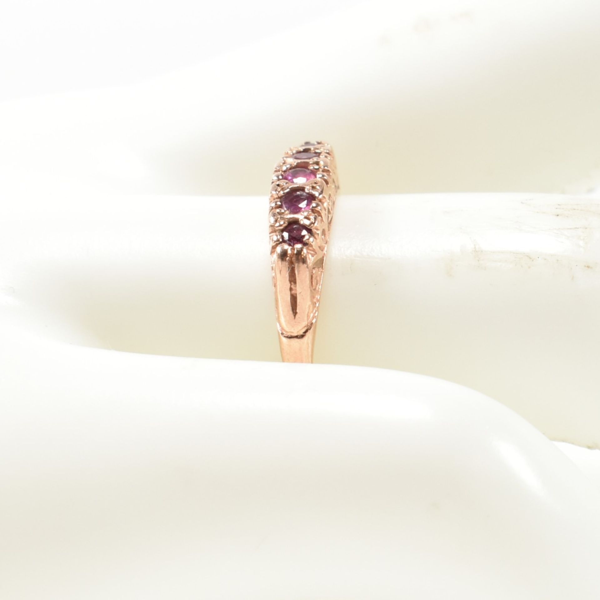 HALLMARKED 9CT ROSE GOLD & RUBY FIVE STONE GYPSY RING - Image 8 of 9