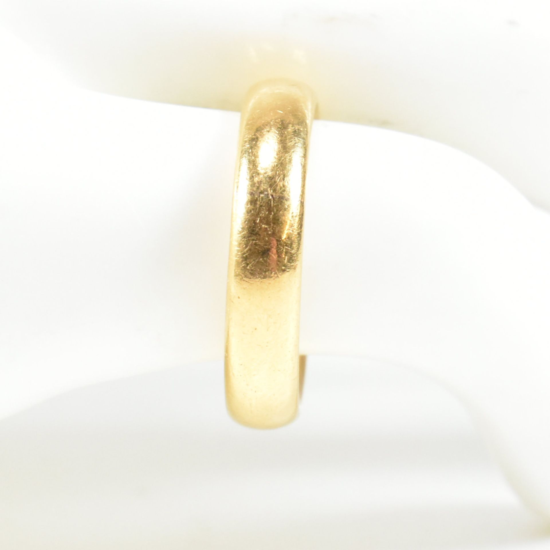 HALLMARKED 22CT GOLD BAND RING - Bild 6 aus 6