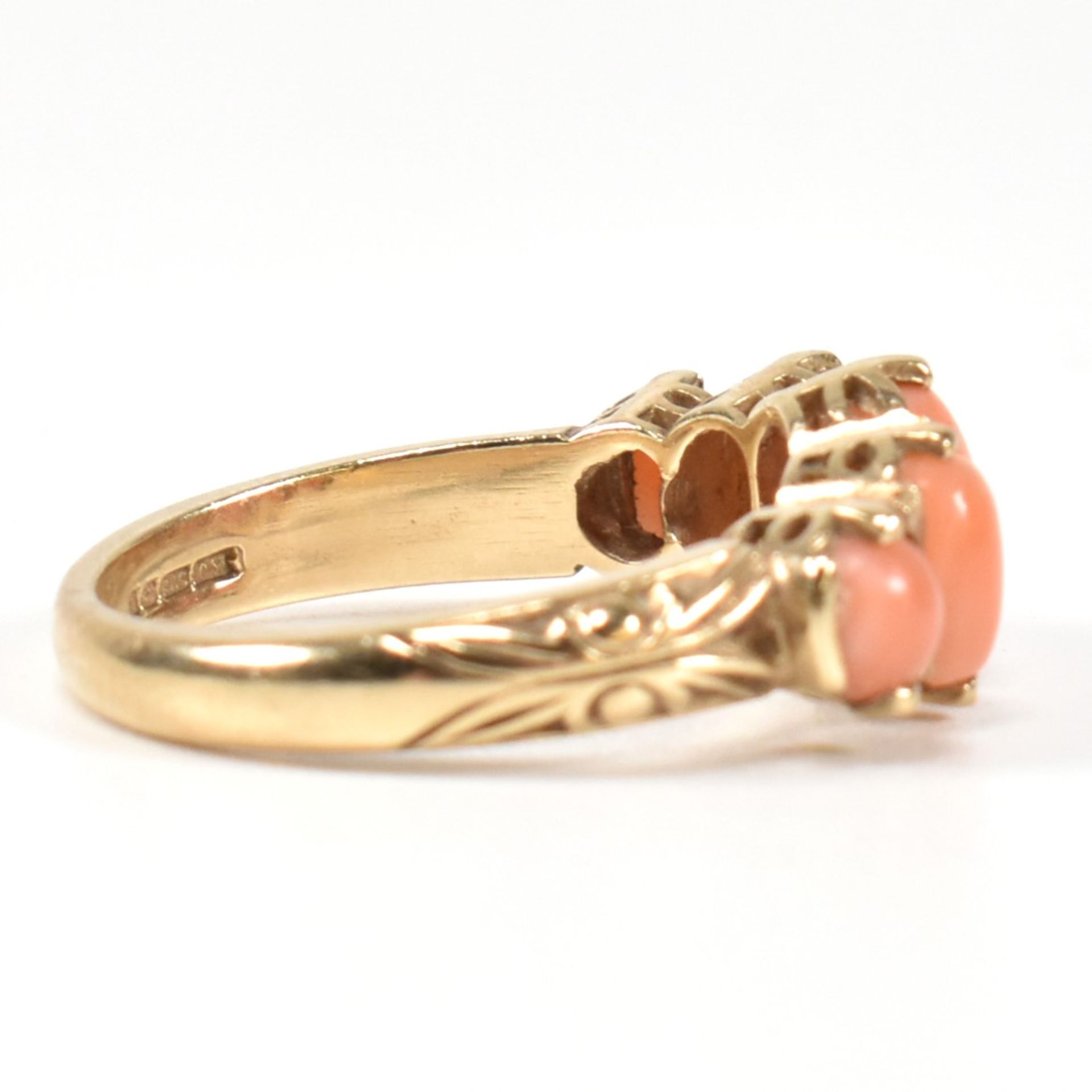 HALLMARKED 9CT GOLD & CORAL FIVE STONE RING - Image 6 of 8