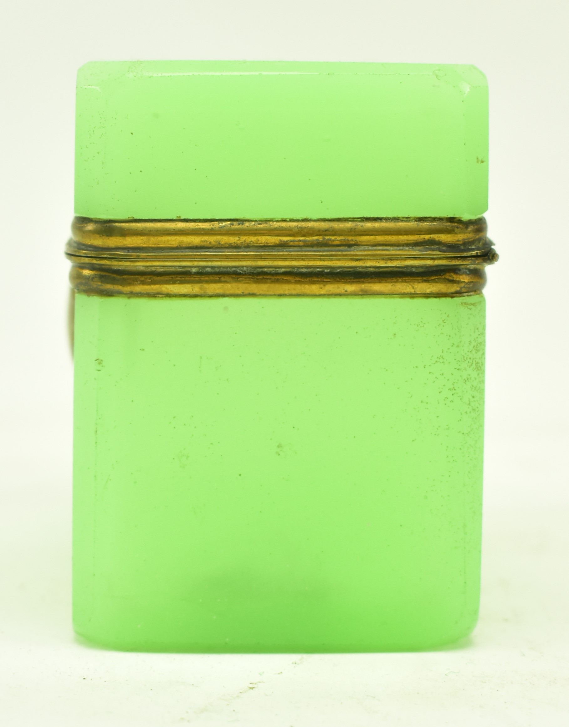 FRENCH MID 19TH CENTURY OPALINE GREEN URANIUM GLASS BOX - Image 4 of 4