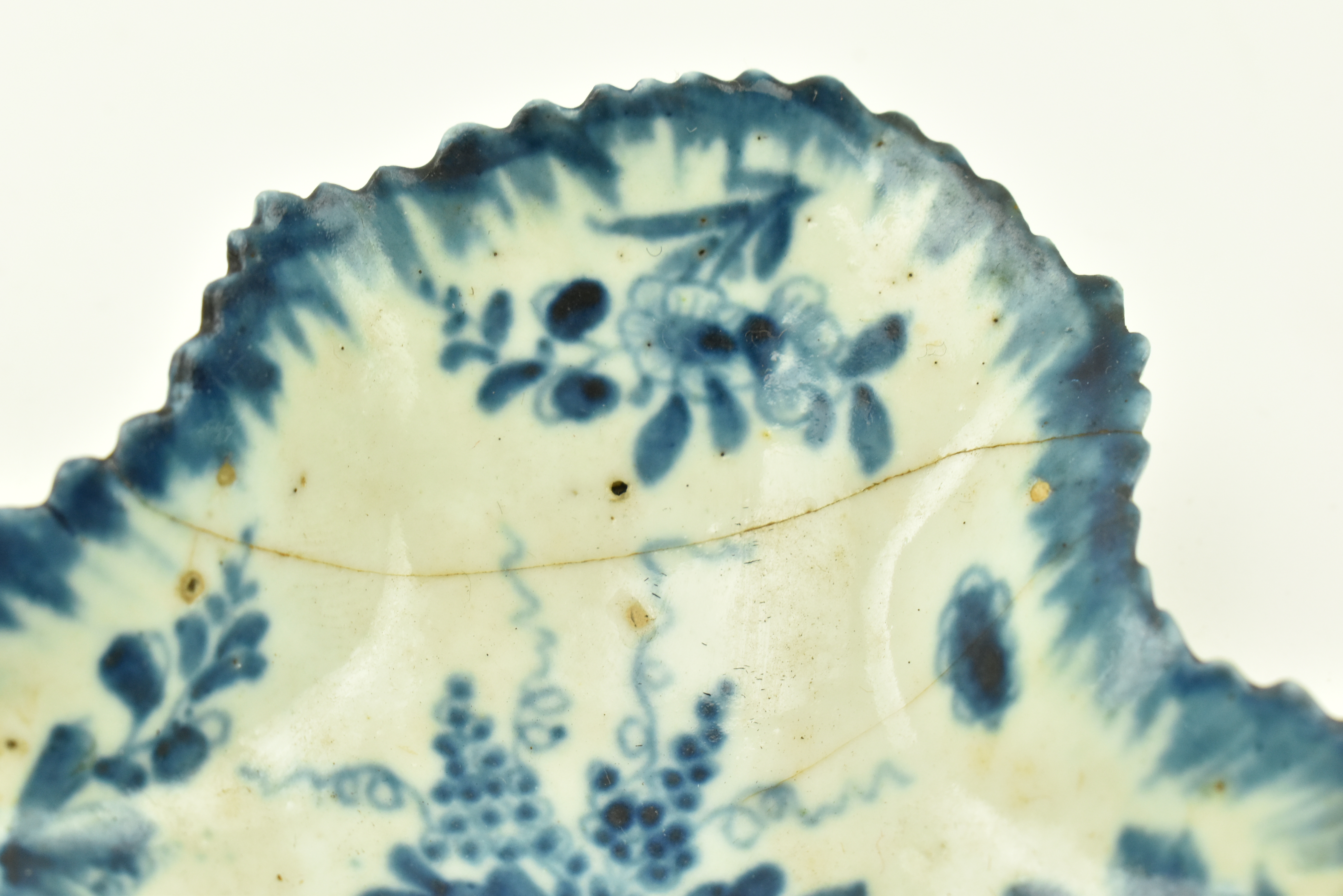 FOUR 18TH CENTURY WORCESTER BLUE & WHITE LEAF PICKLE DISHES - Image 5 of 9