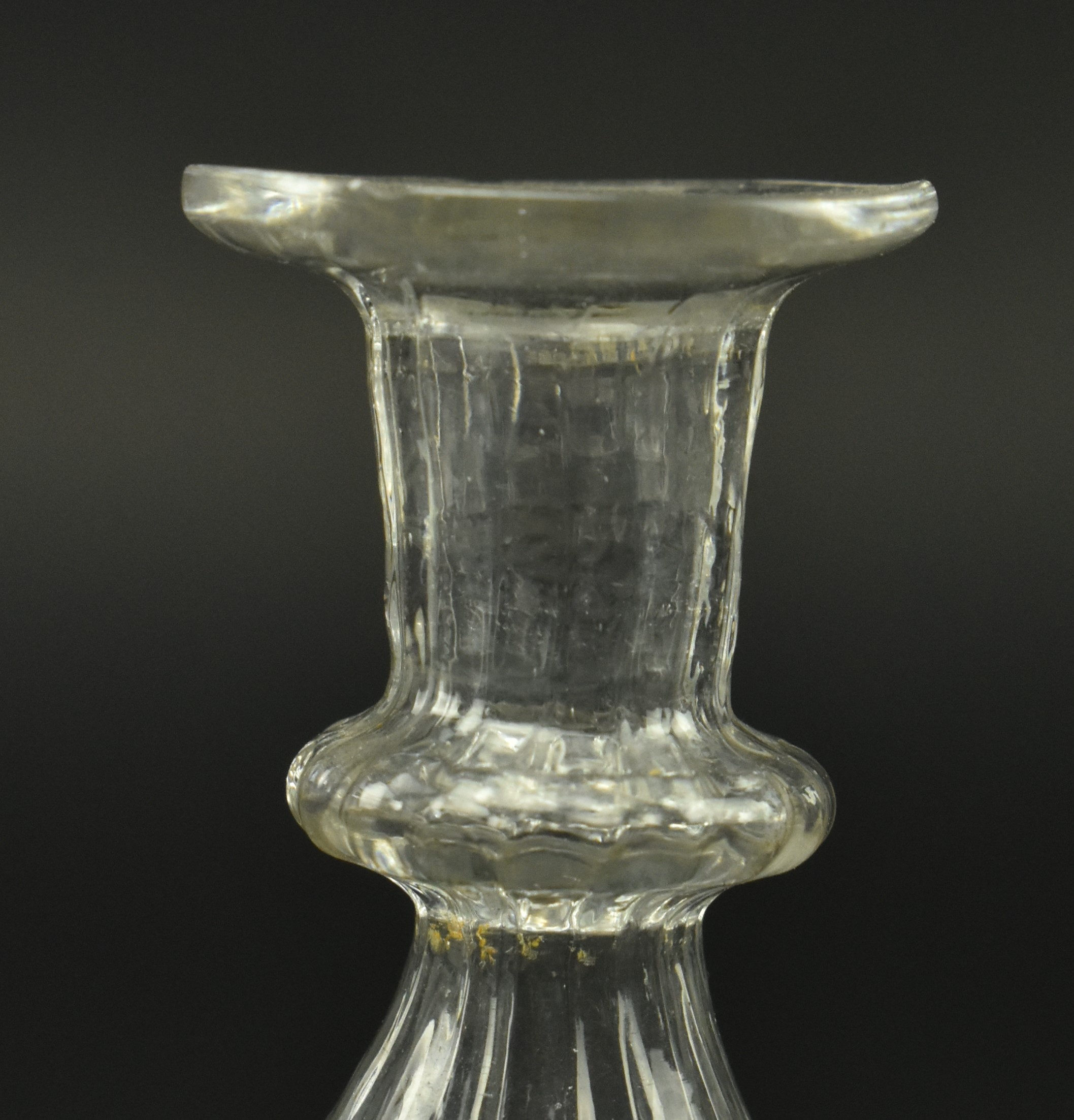 EARLY 19TH CENTURY RIBBED GLASS VIAL WITH STOPPER - Image 5 of 7