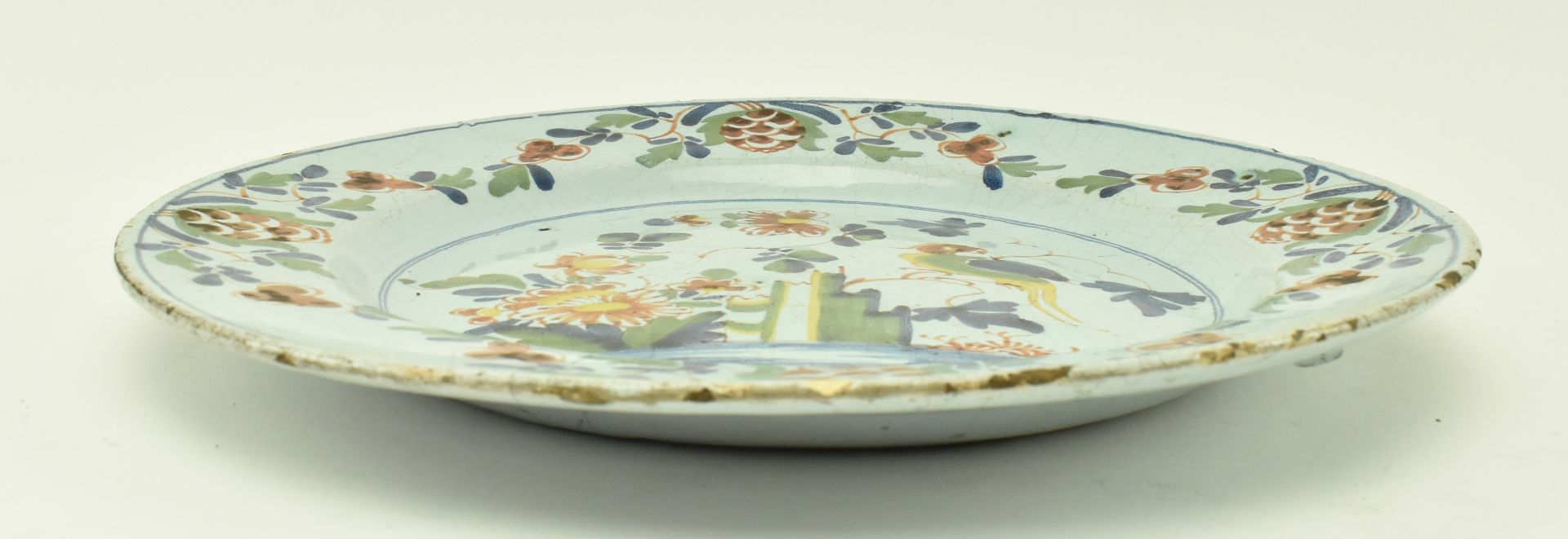 18TH CENTURY ENGLISH LAMBETH DELFT POLYCHROME PLATE - Image 4 of 8