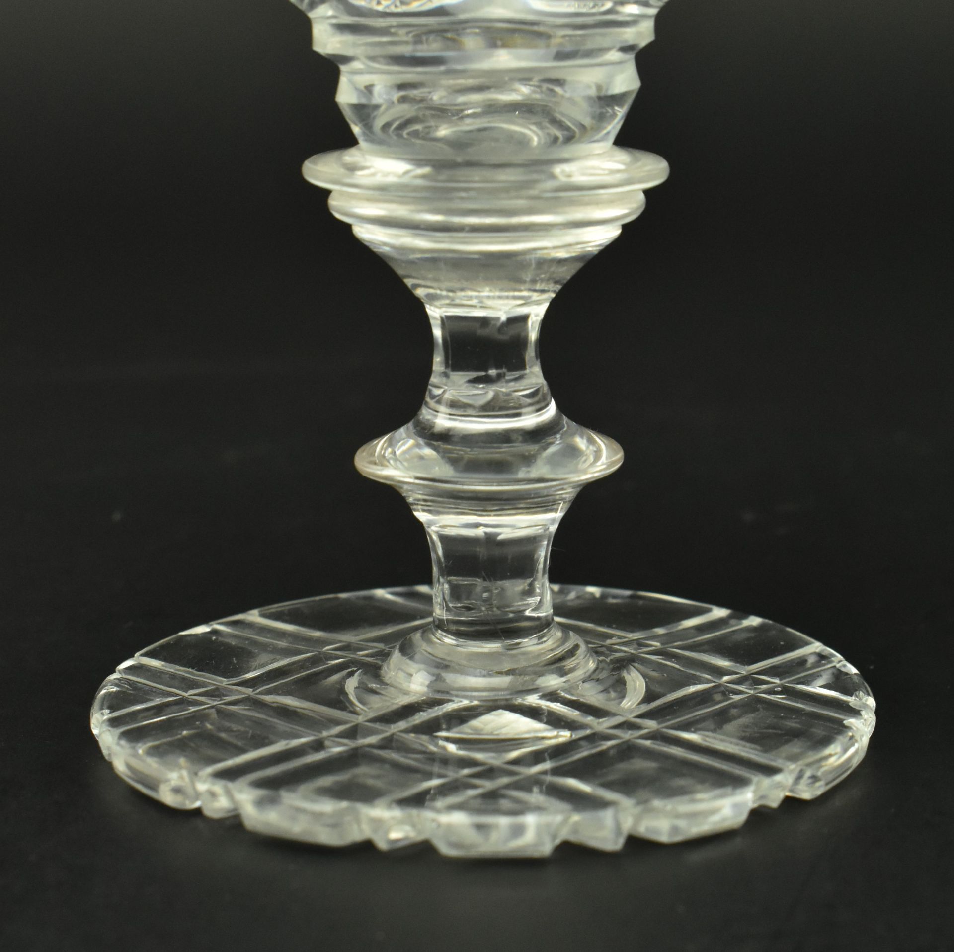 GEORGE III CIRCA 1820 DIAMOND CUT WINE GLASS, KNOPPED STEM - Image 5 of 6