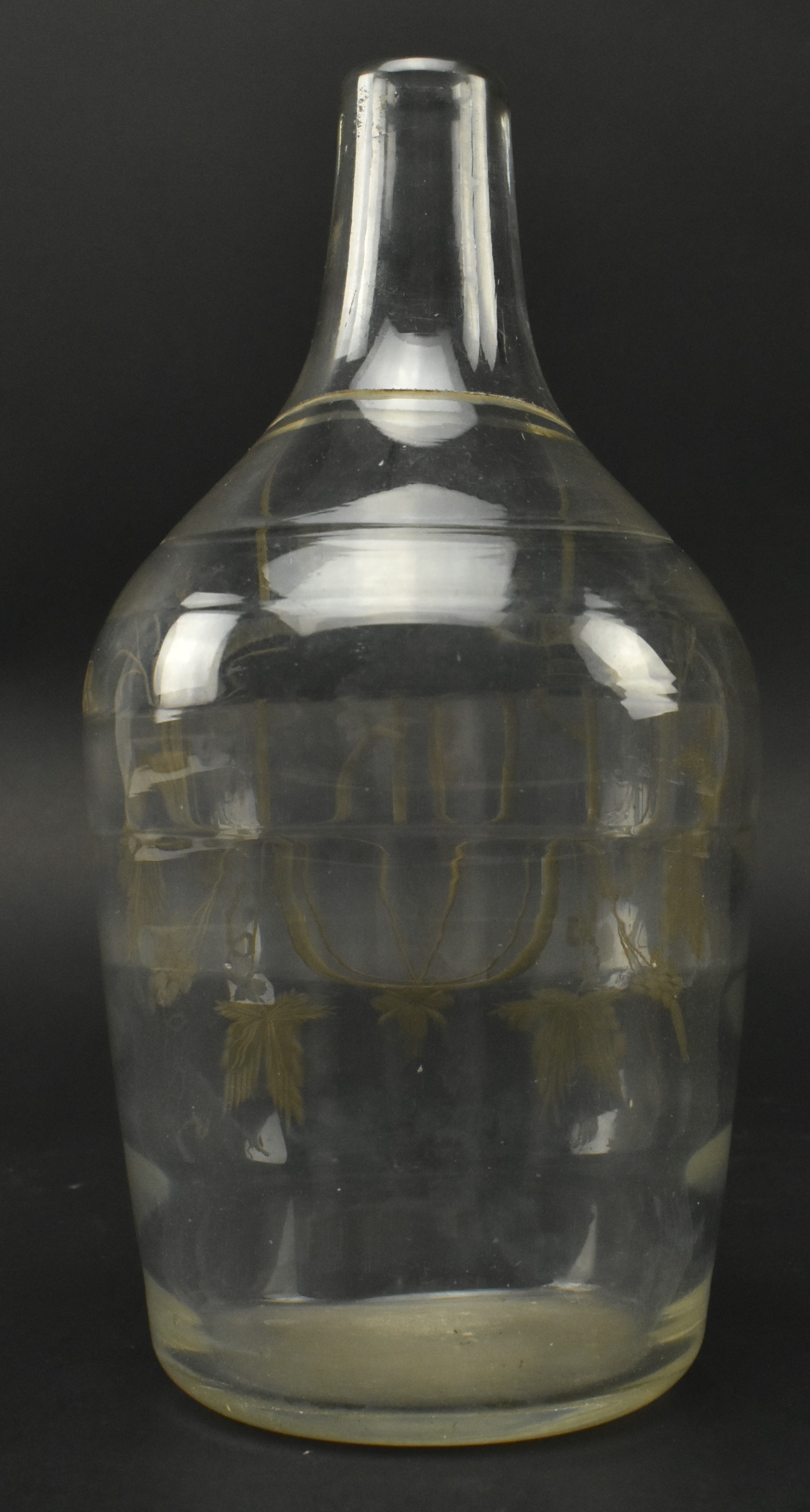 C1770 GEORGE III LYNN GLASS ETCHED PORT DECANTER - Image 2 of 6