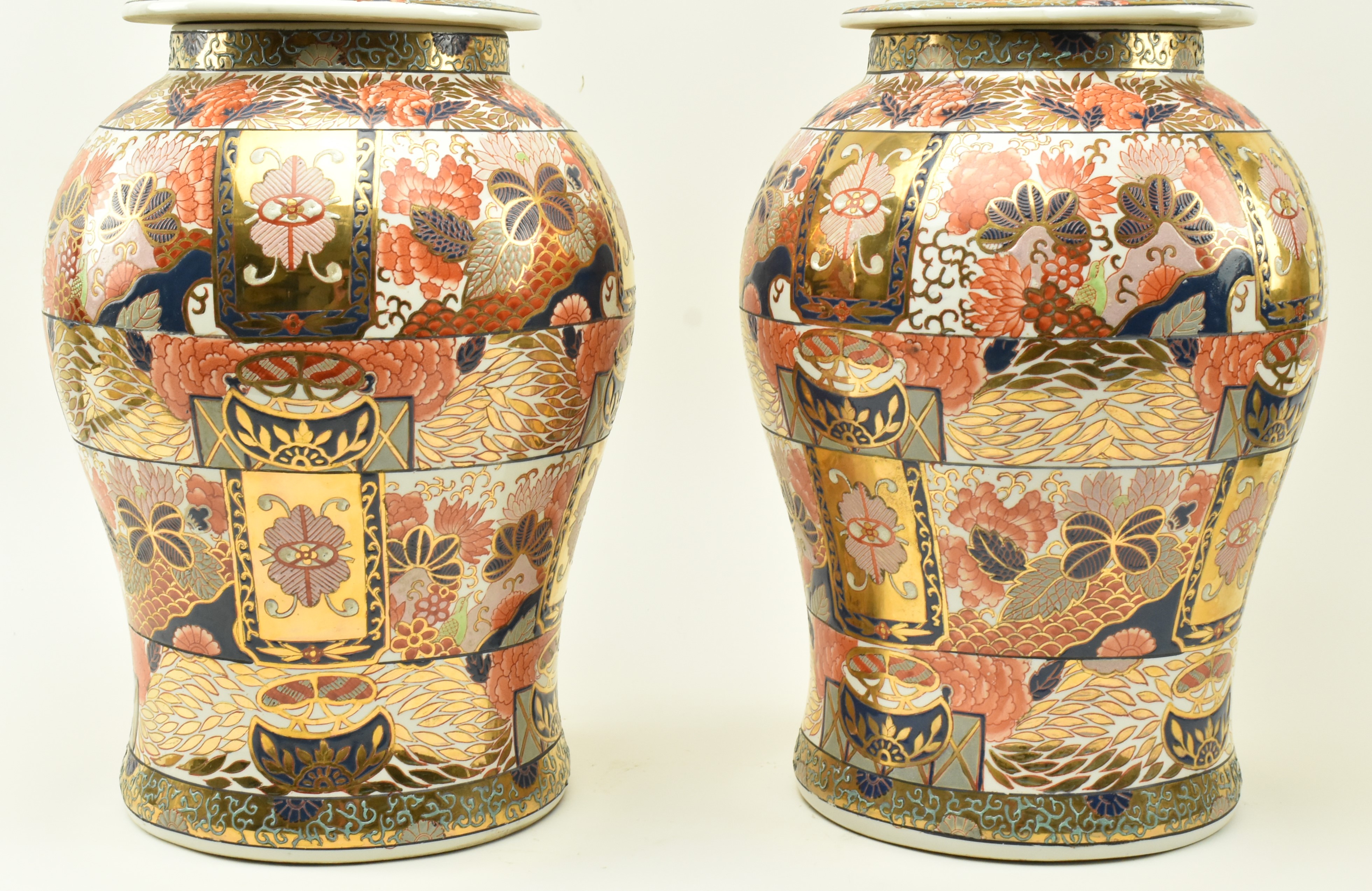 PAIR OF ROYAL CROWN DERBY STYLE LIDDED BALUSTER VASES - Image 3 of 6