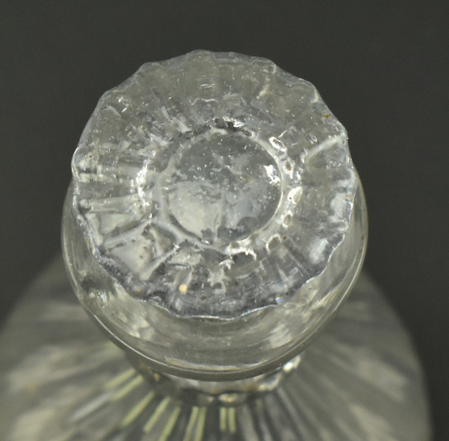 EARLY 19TH CENTURY RIBBED GLASS VIAL WITH STOPPER - Image 2 of 7