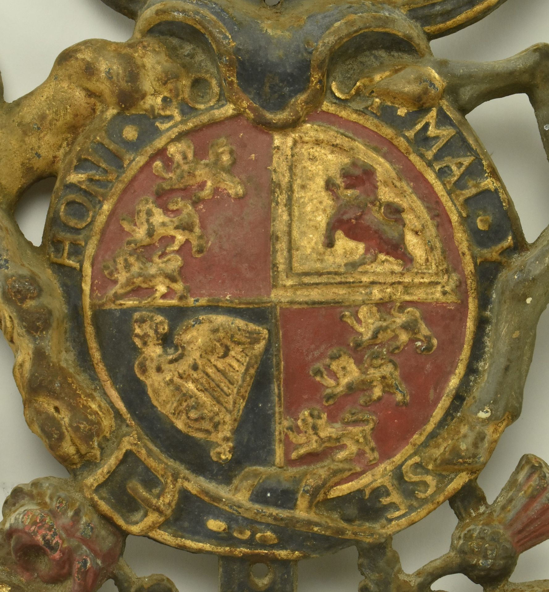 LARGE VICTORIAN COLD PAINTED CAST IRON ROYAL ARMORIAL CREST - Image 3 of 7