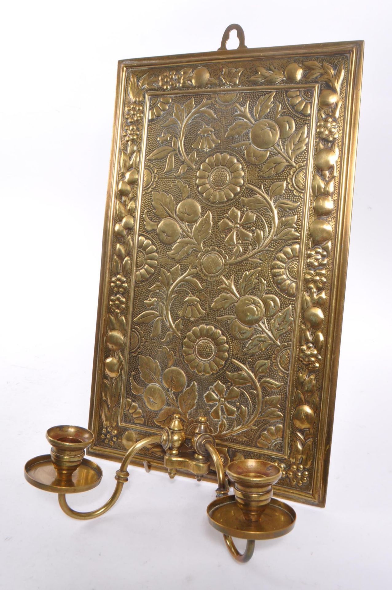 ARTS & CRAFTS AESTHETIC BRASS WALL SCONCE - Image 3 of 7