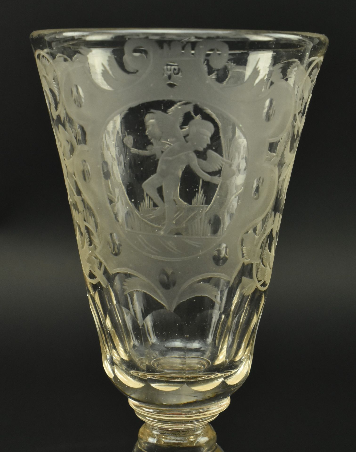 18TH CENTURY BOHEMIAN HAND BLOWN ENGRAVED GOBLET GLASS - Bild 3 aus 6
