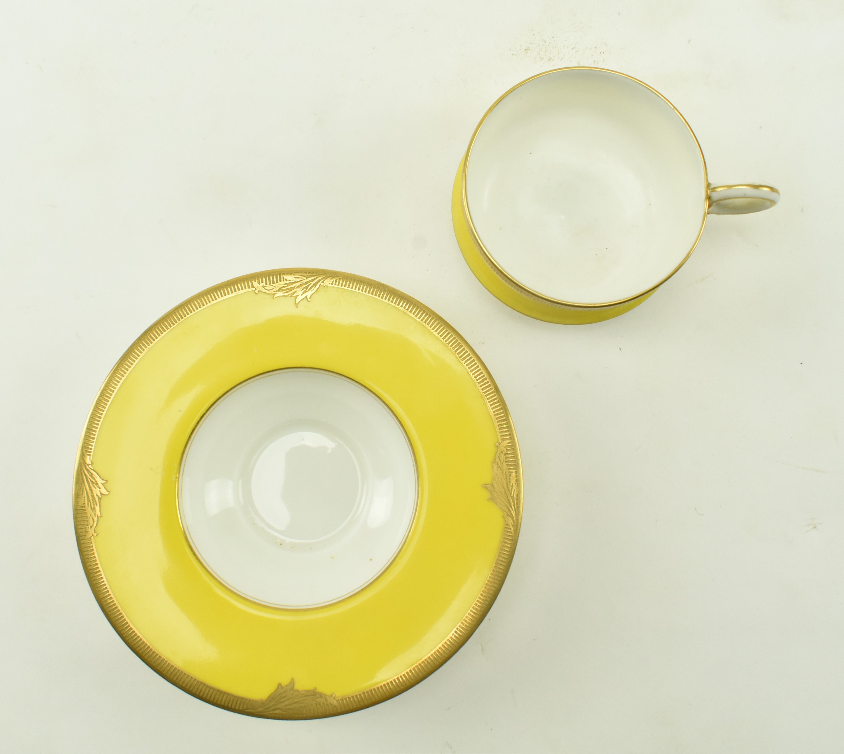 EARLY 20TH CENTURY ROYAL WORCESTER YELLOW TEACUP & SAUCER - Image 5 of 7