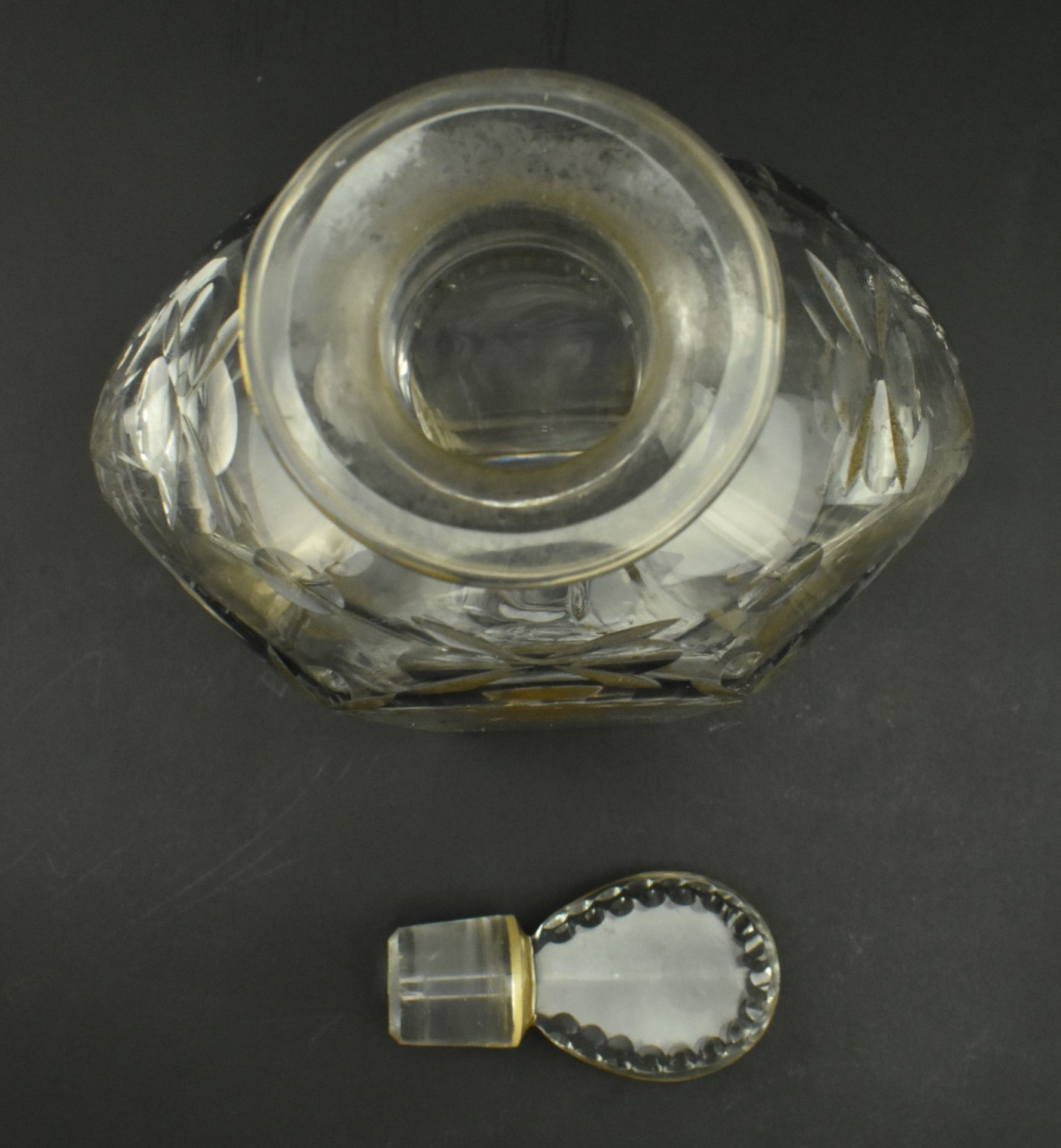 TWO LATE VICTORIAN GLASS DECANTERS, ONE WITH ROYAL CROWN - Bild 3 aus 8