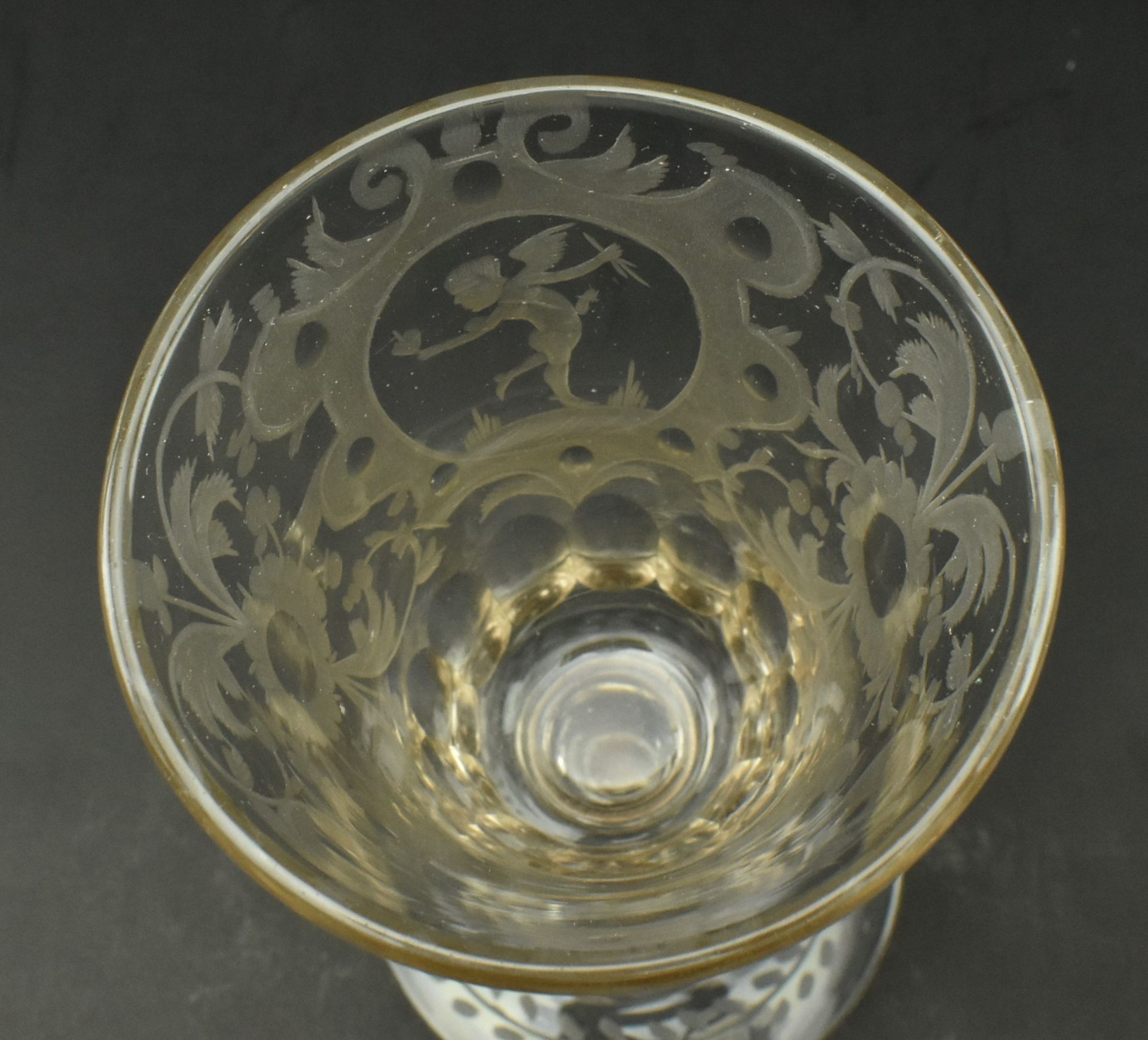 18TH CENTURY BOHEMIAN HAND BLOWN ENGRAVED GOBLET GLASS - Bild 2 aus 6