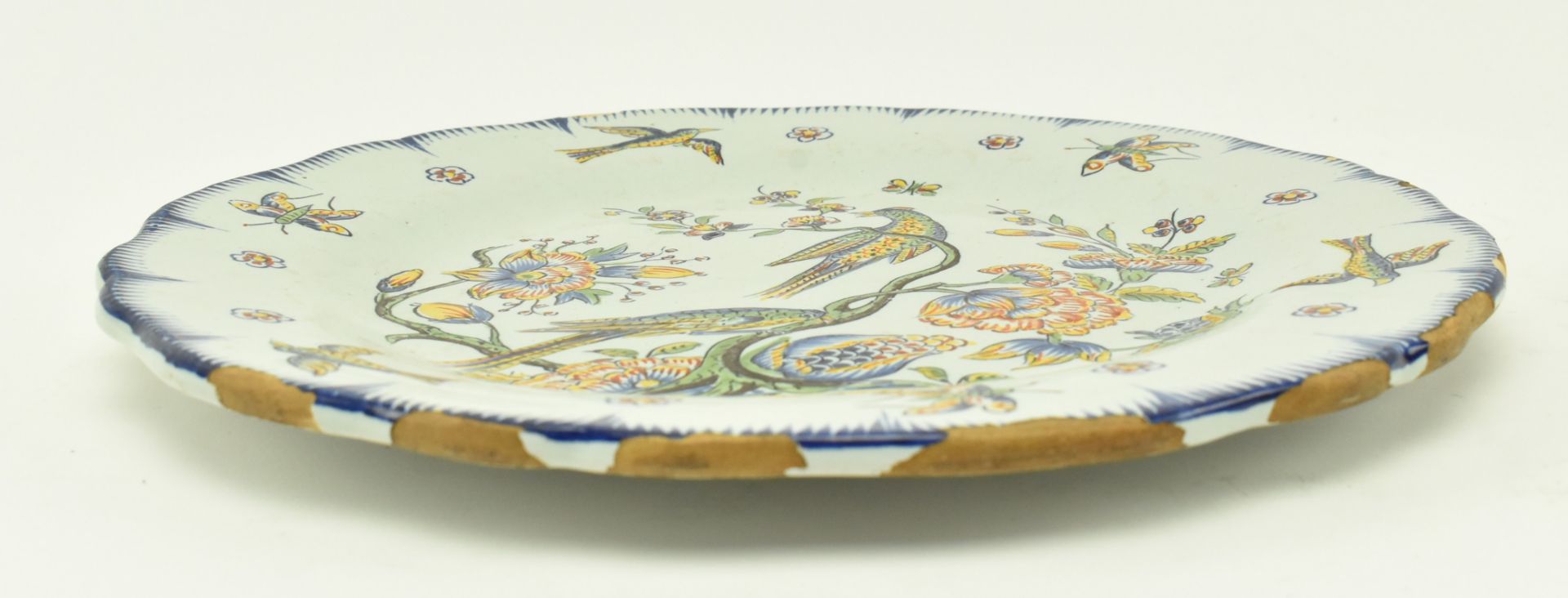 18TH CENTURY CONTINENTAL DELFT POLYCHROME TIN GLAZED PLATE - Image 5 of 7