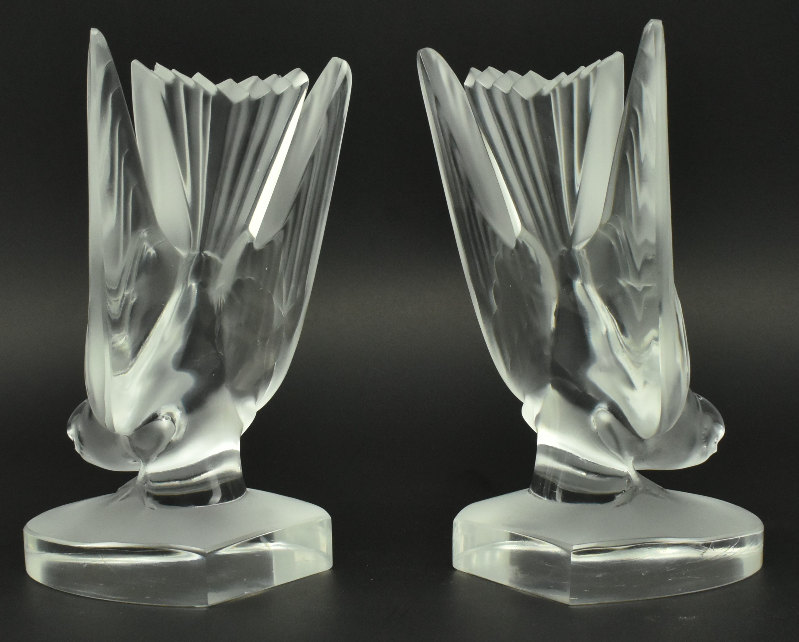 PAIR OF LALIQUE 20TH CENTURY 1970S GLASS HIRONDELLE BOOK ENDS - Image 3 of 6