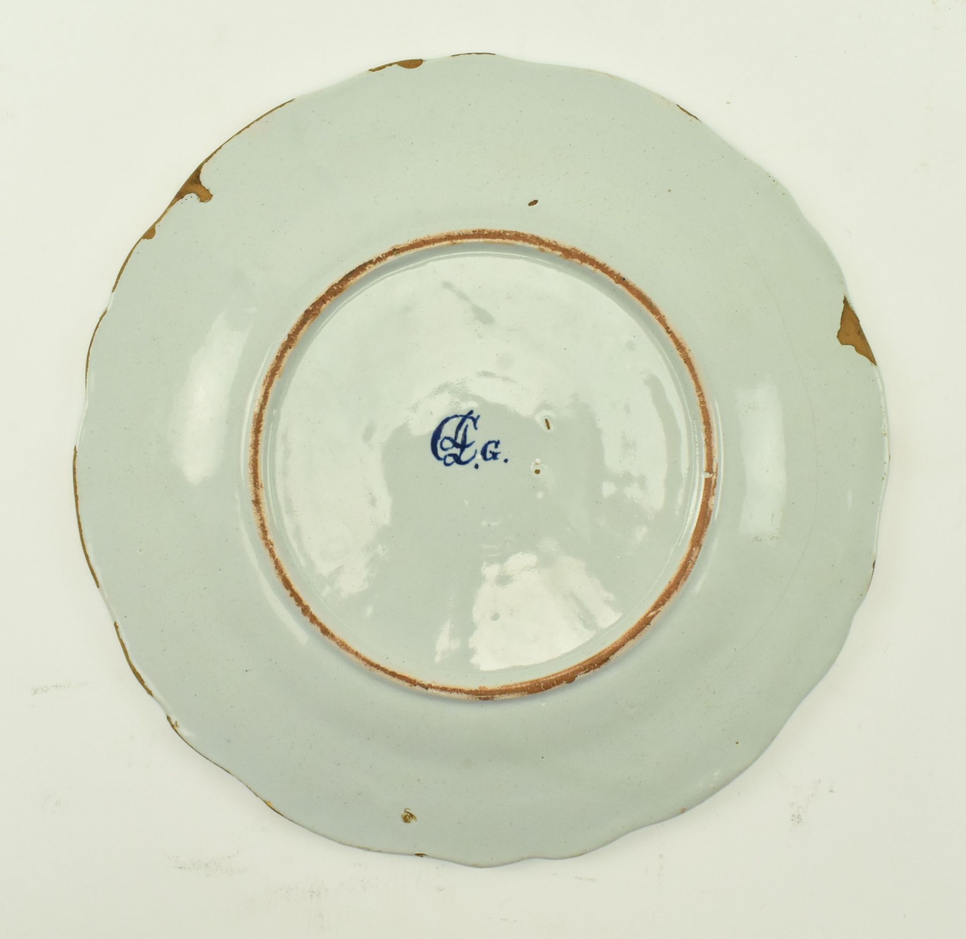18TH CENTURY CONTINENTAL DELFT POLYCHROME TIN GLAZED PLATE - Image 6 of 7