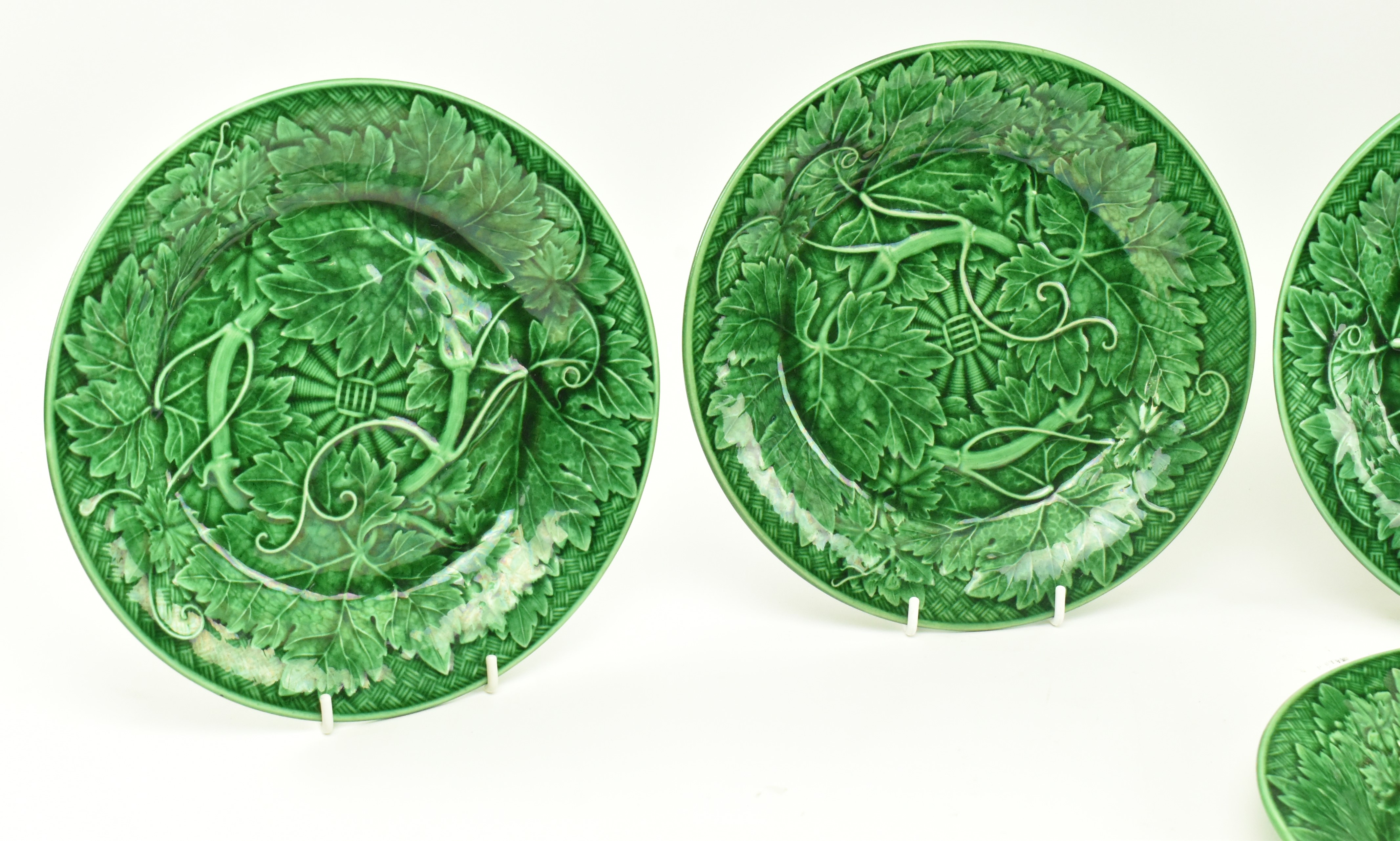 SIX WEDGWOOD GRAPE AND VINE GREEN MAJOLICA PLATES - Image 2 of 8