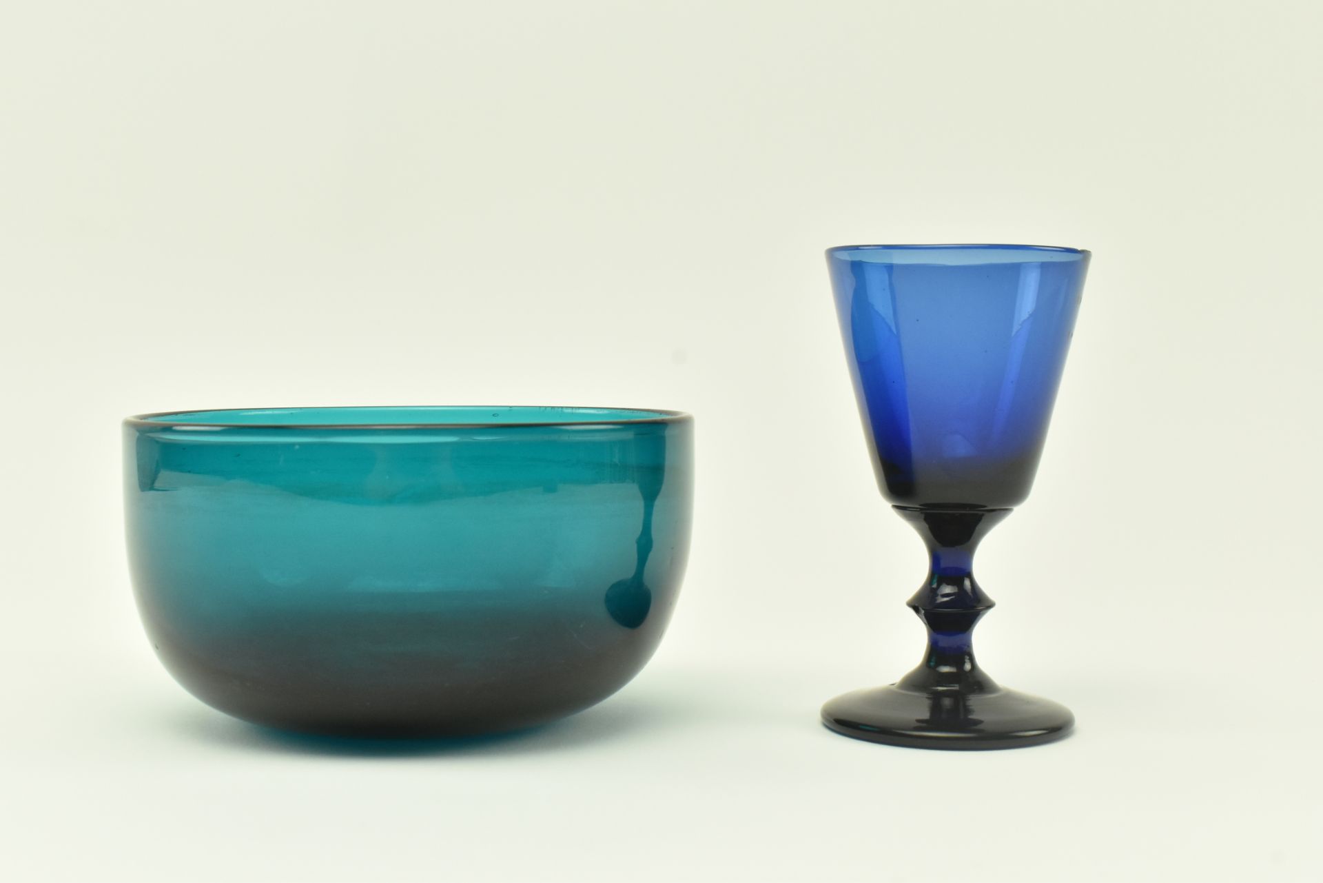EARLY 19TH CENTURY COLLECTION OF COLOURED GLASS PIECES - Image 5 of 7