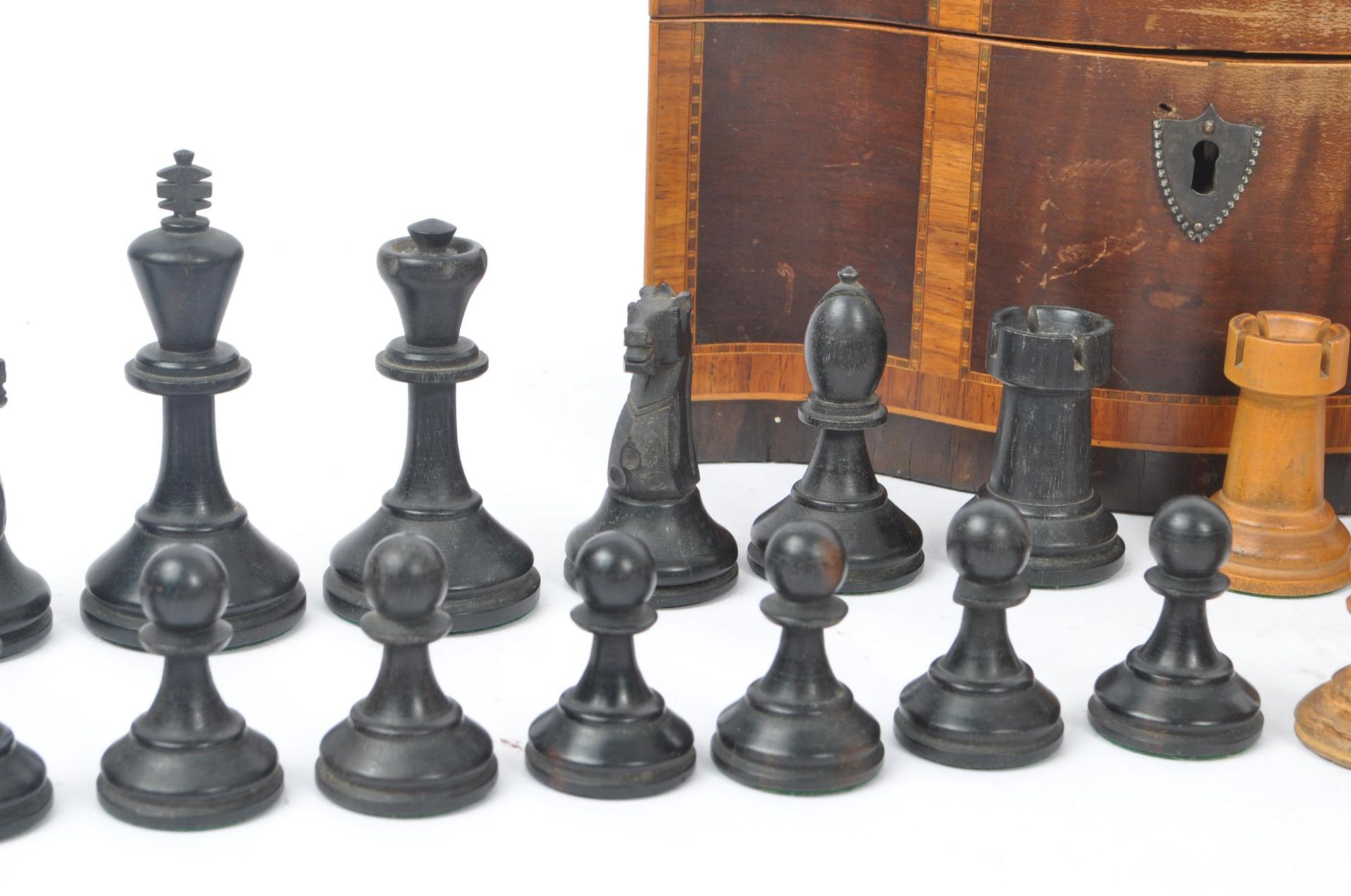 GEORGE III WEIGHTED CHESS PIECES INLAID BOX - Image 3 of 8