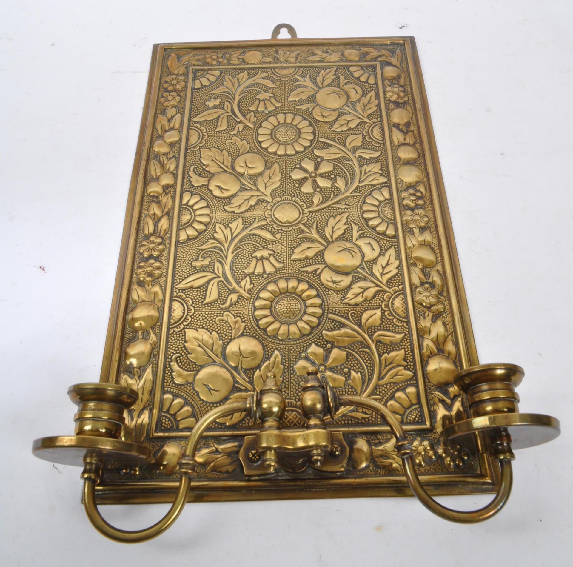 ARTS & CRAFTS AESTHETIC BRASS WALL SCONCE - Image 7 of 7