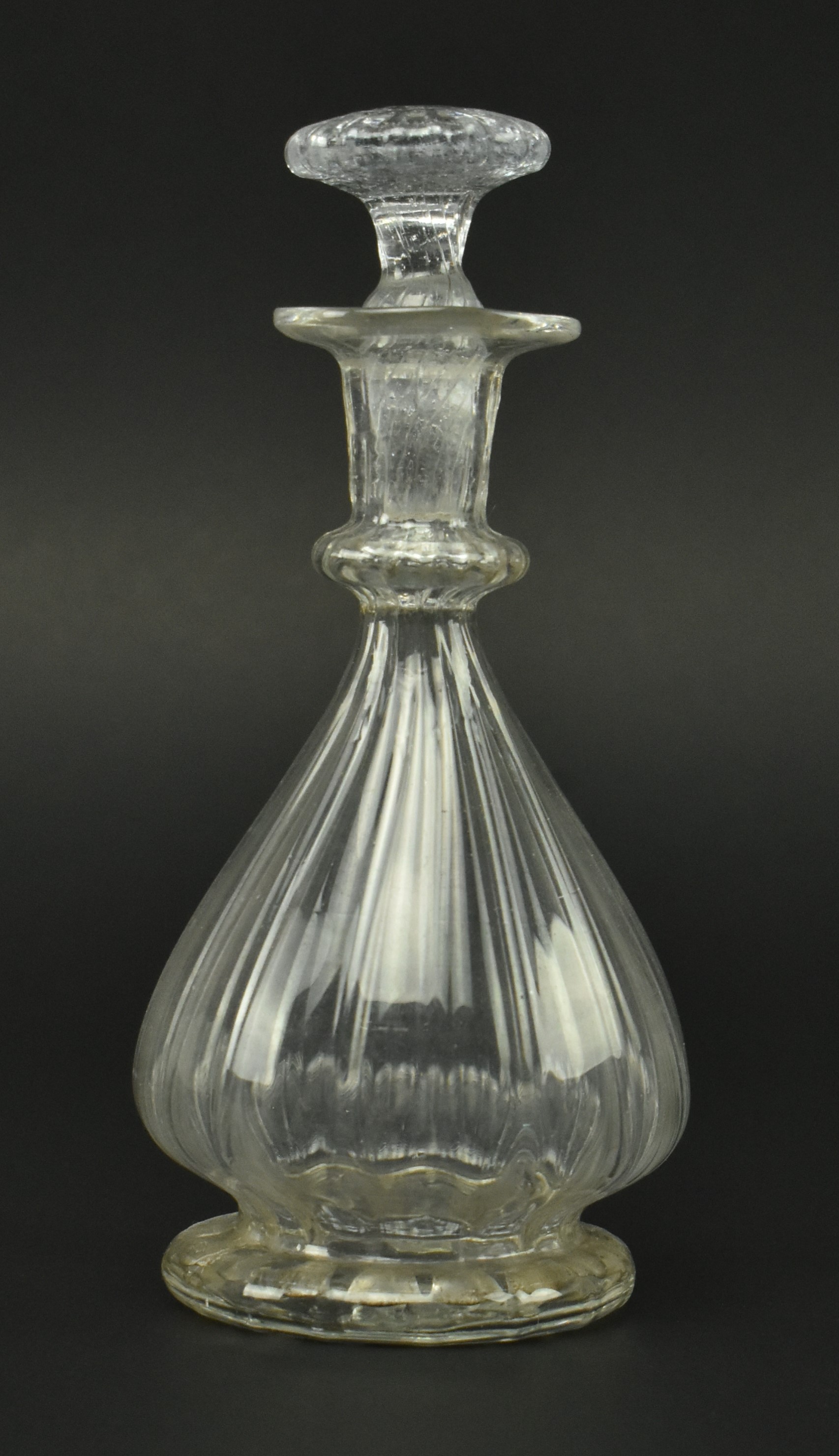 EARLY 19TH CENTURY RIBBED GLASS VIAL WITH STOPPER